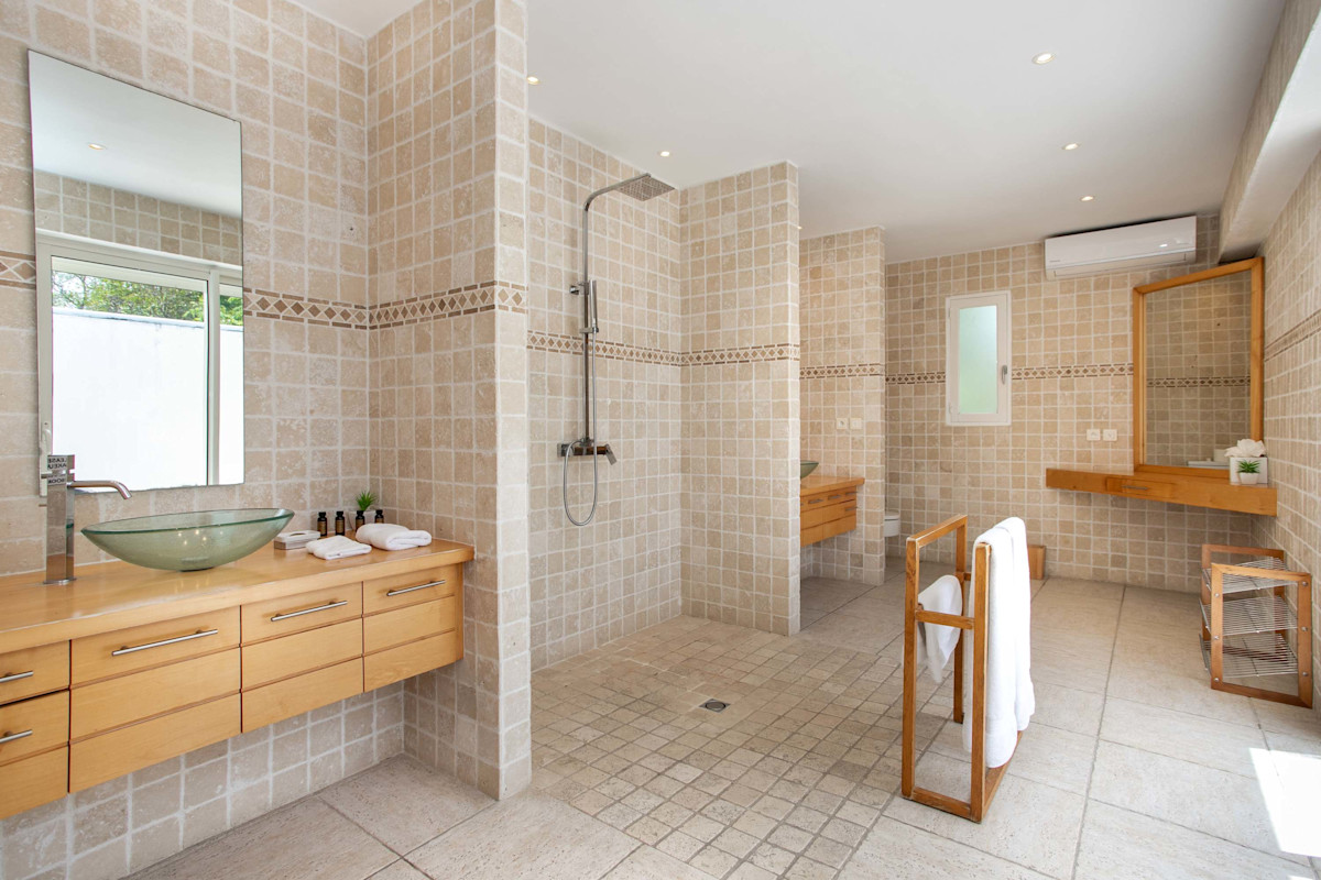 Encore property image