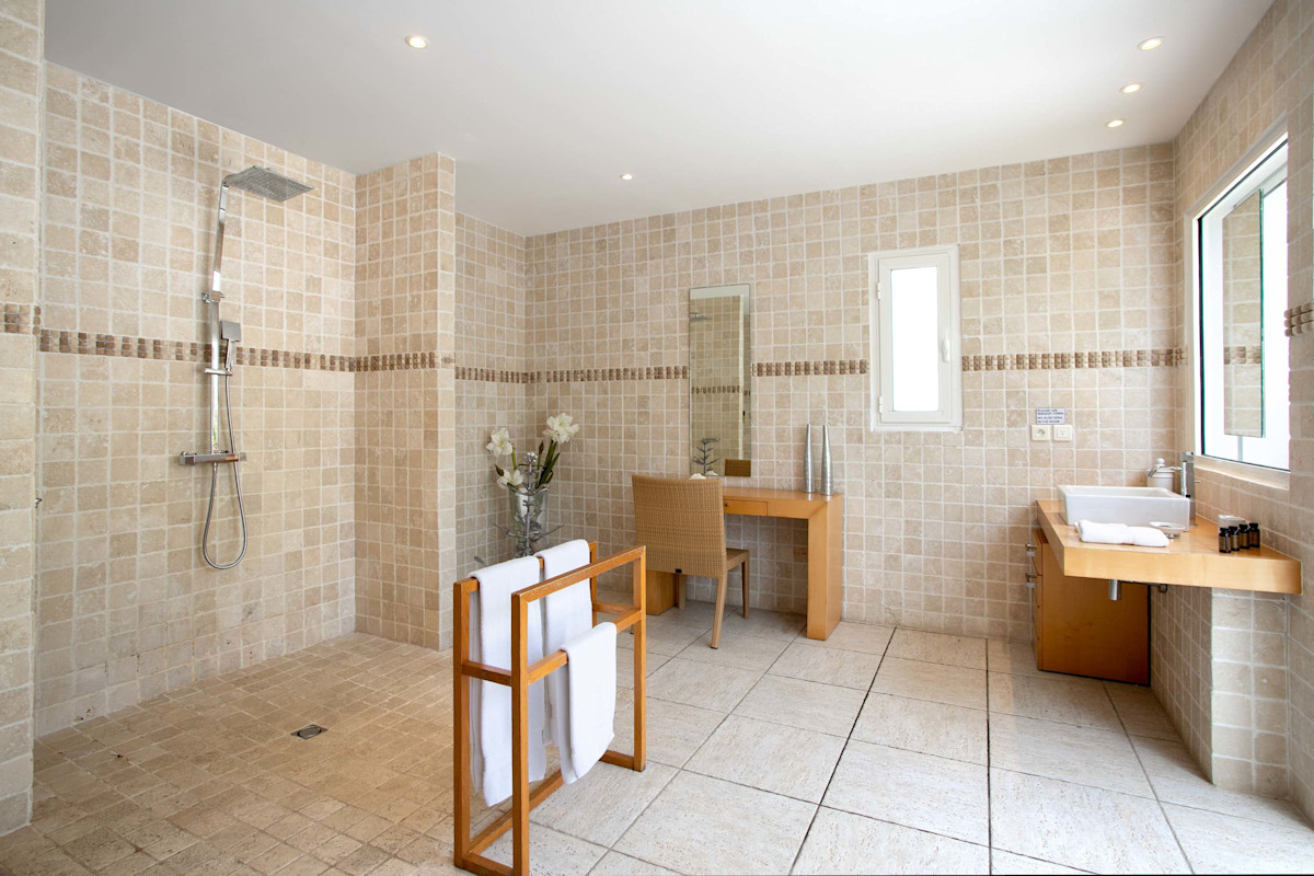 Encore property image