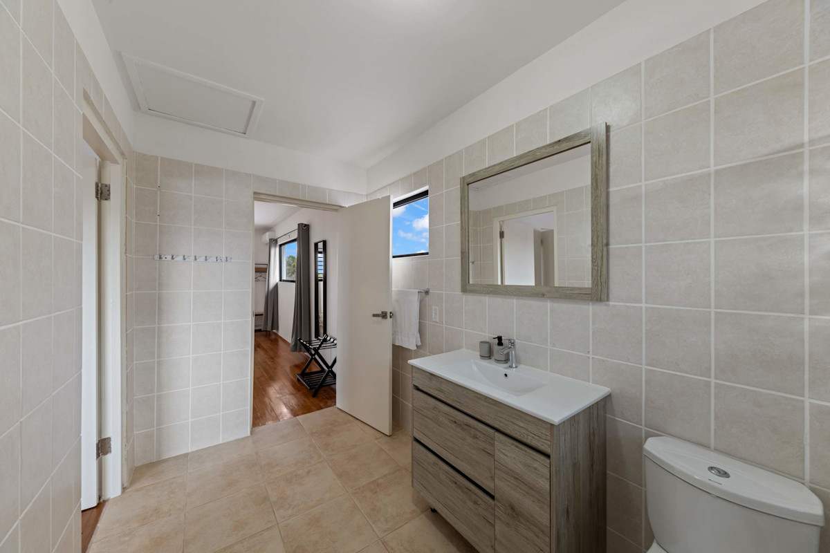 bathroom 2 shared