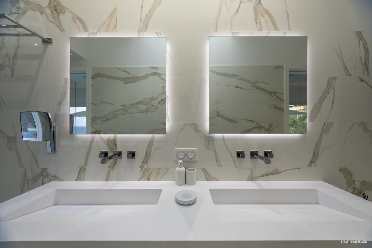 Ensuite bathroom 1