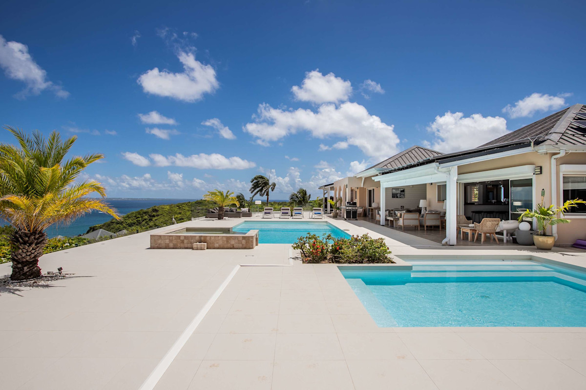 Villa Dream In Blue property image