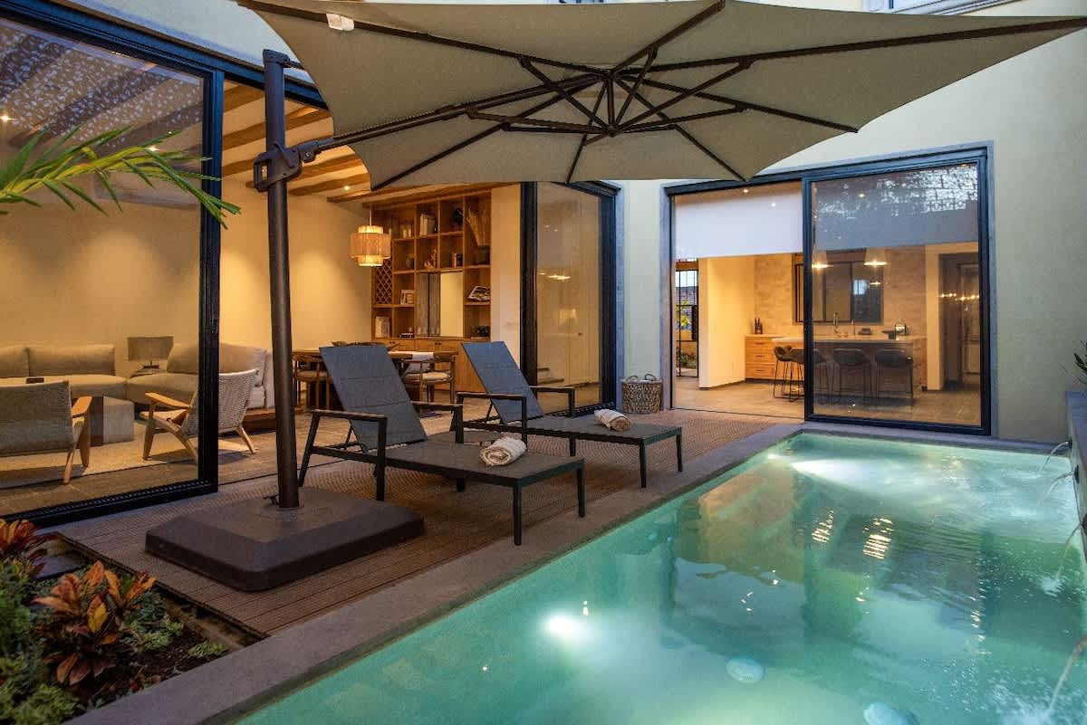 Casa Suspiros, Luxury Villa with Private Pool & Rooftop Parroquia Views · photo 1