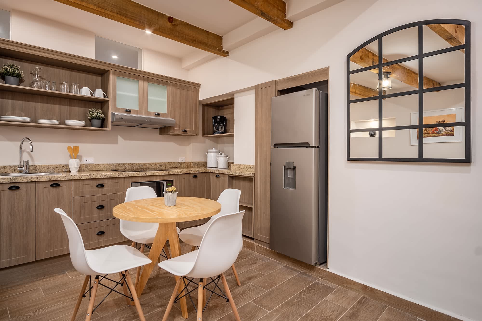 Kitchen & dining