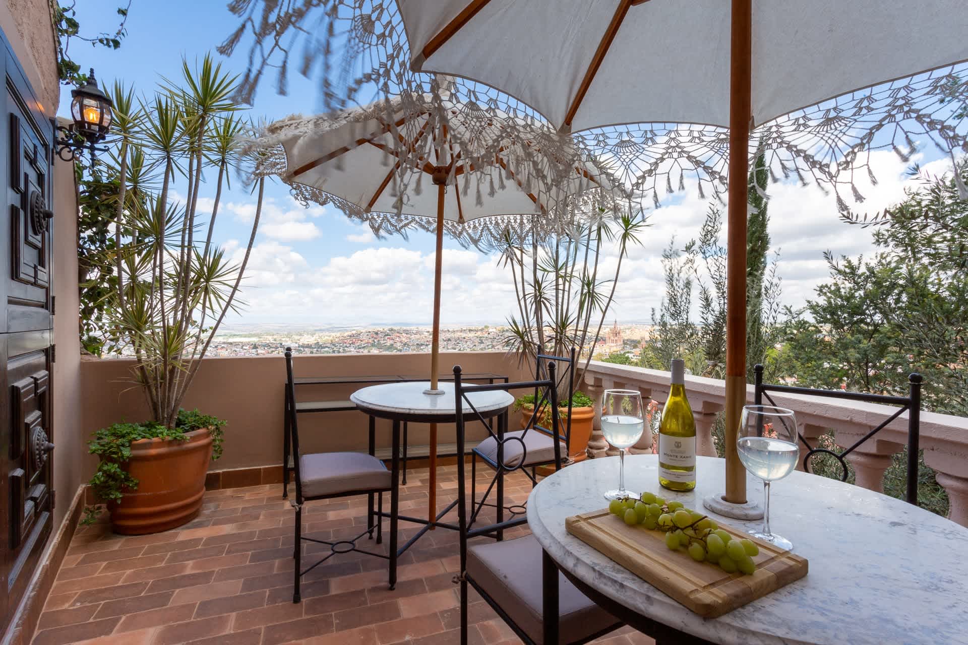 Casa Vista 6BR Villa, 16p Jacuzzi Pool & Breakfast 9