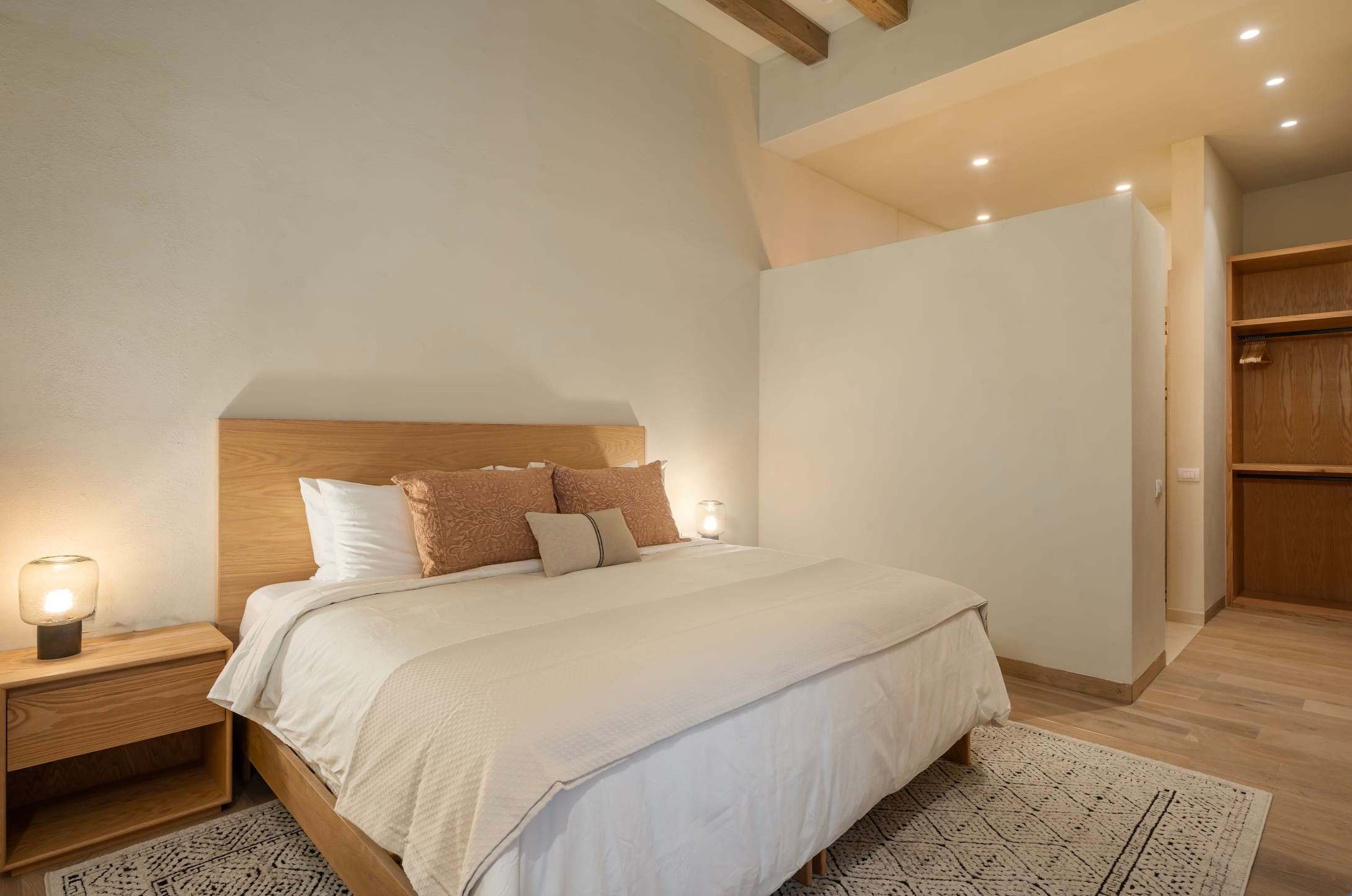 King-size Bed & Bedroom