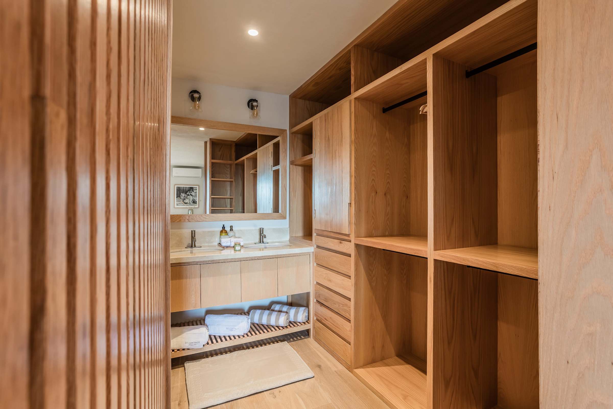 Closet and Wardrobe
