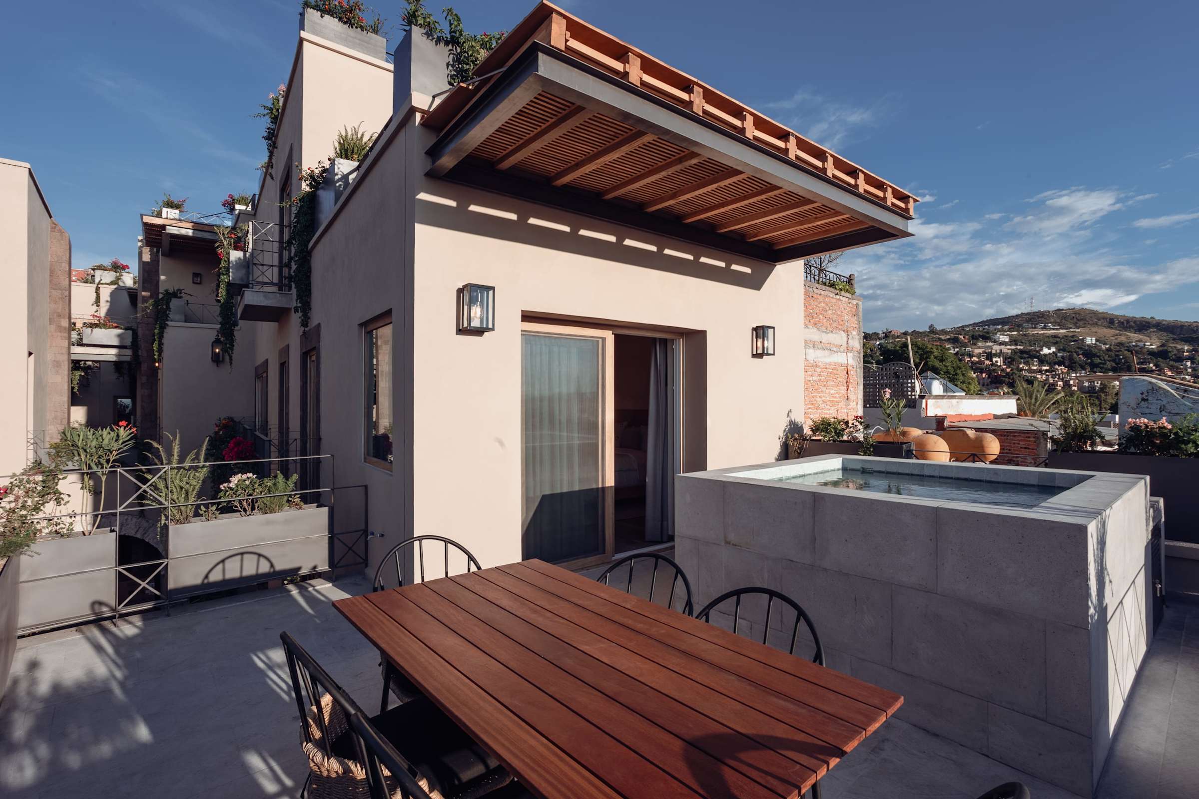 Private Rooftop with Jacuzzi