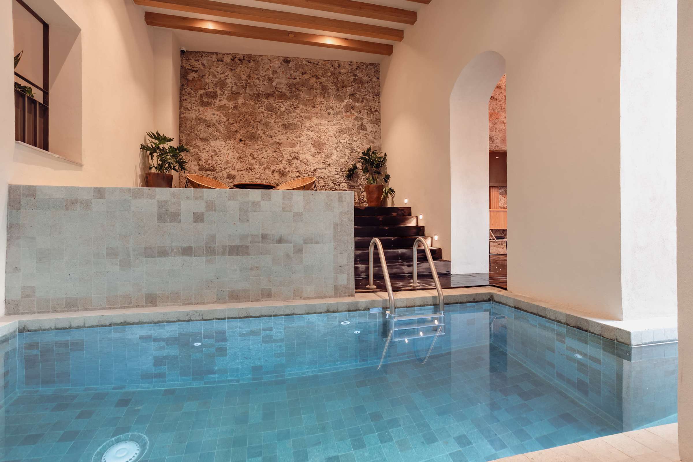 Shared Pool & Jacuzzi