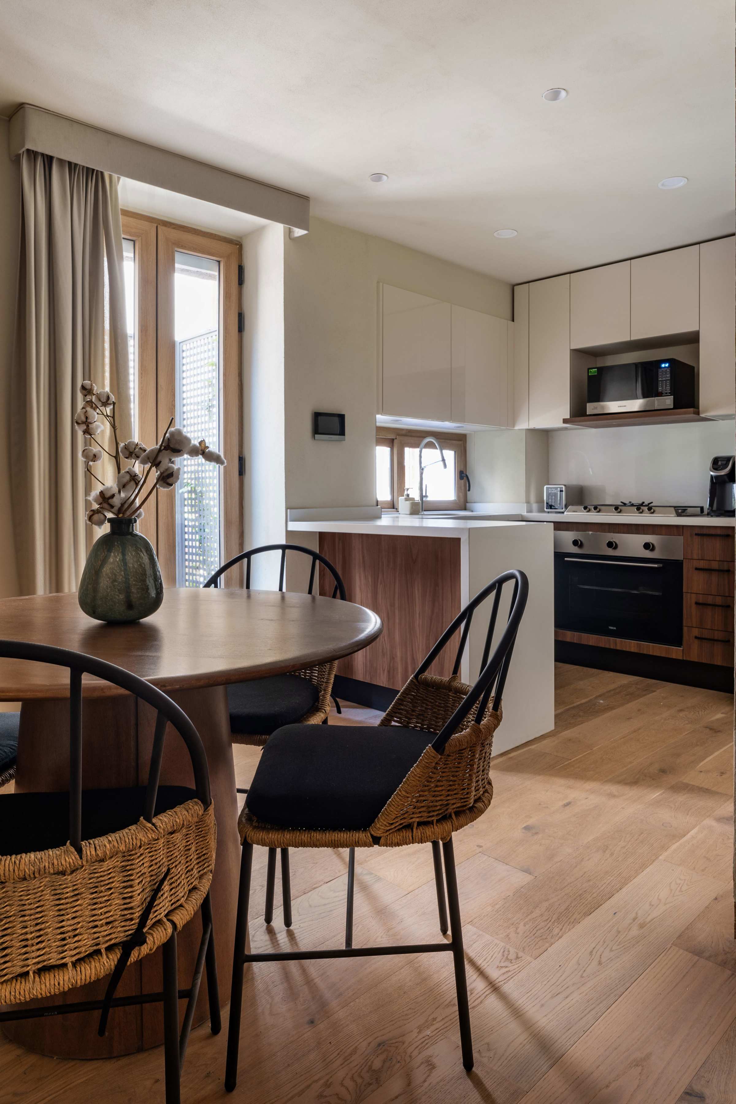 Dining Area & Kitchen