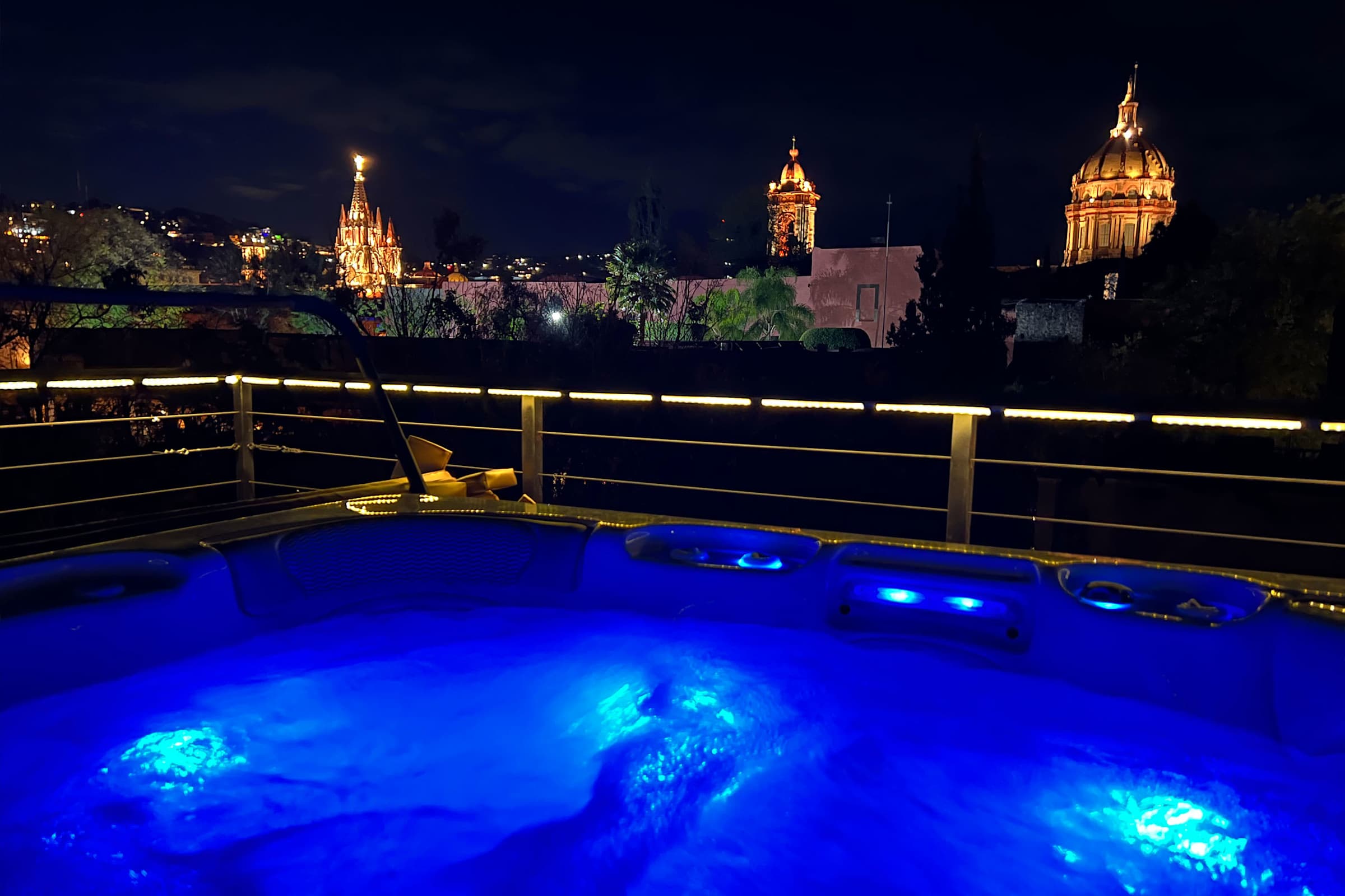 Casa Cielo 4 Story Luxury with Rooftop Hot Tub +AC · photo 49