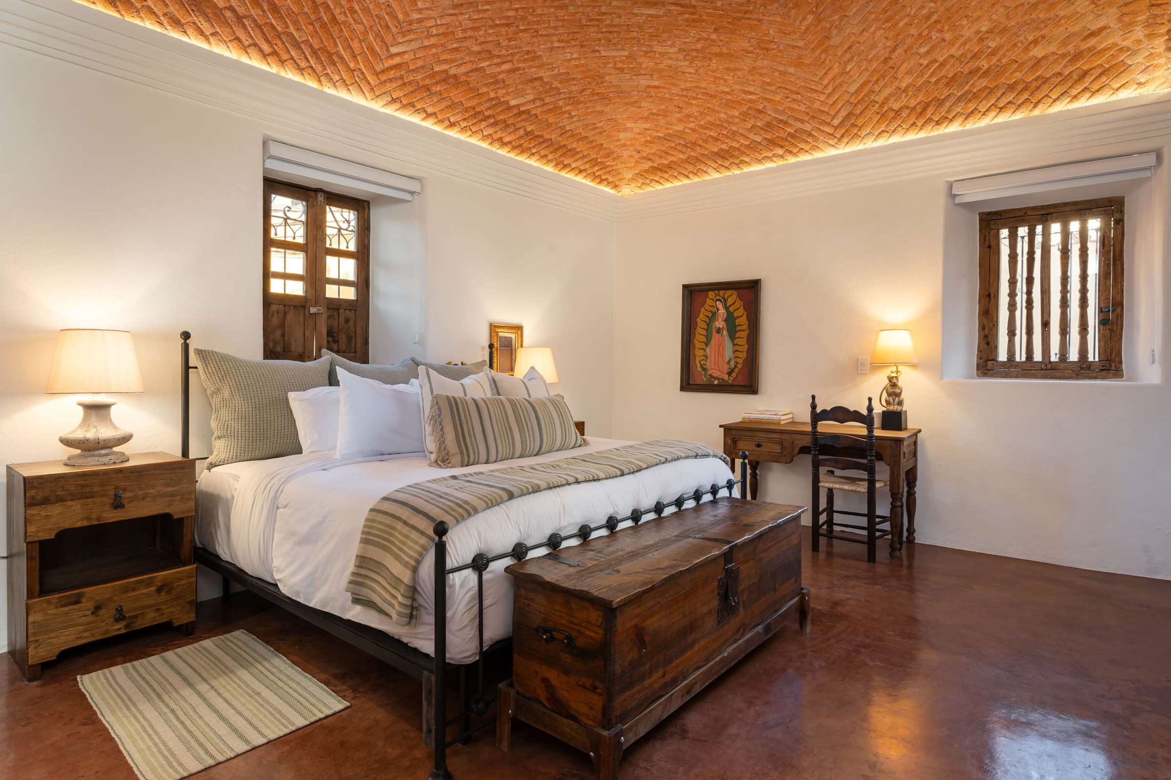 Bedroom 4 with king bed