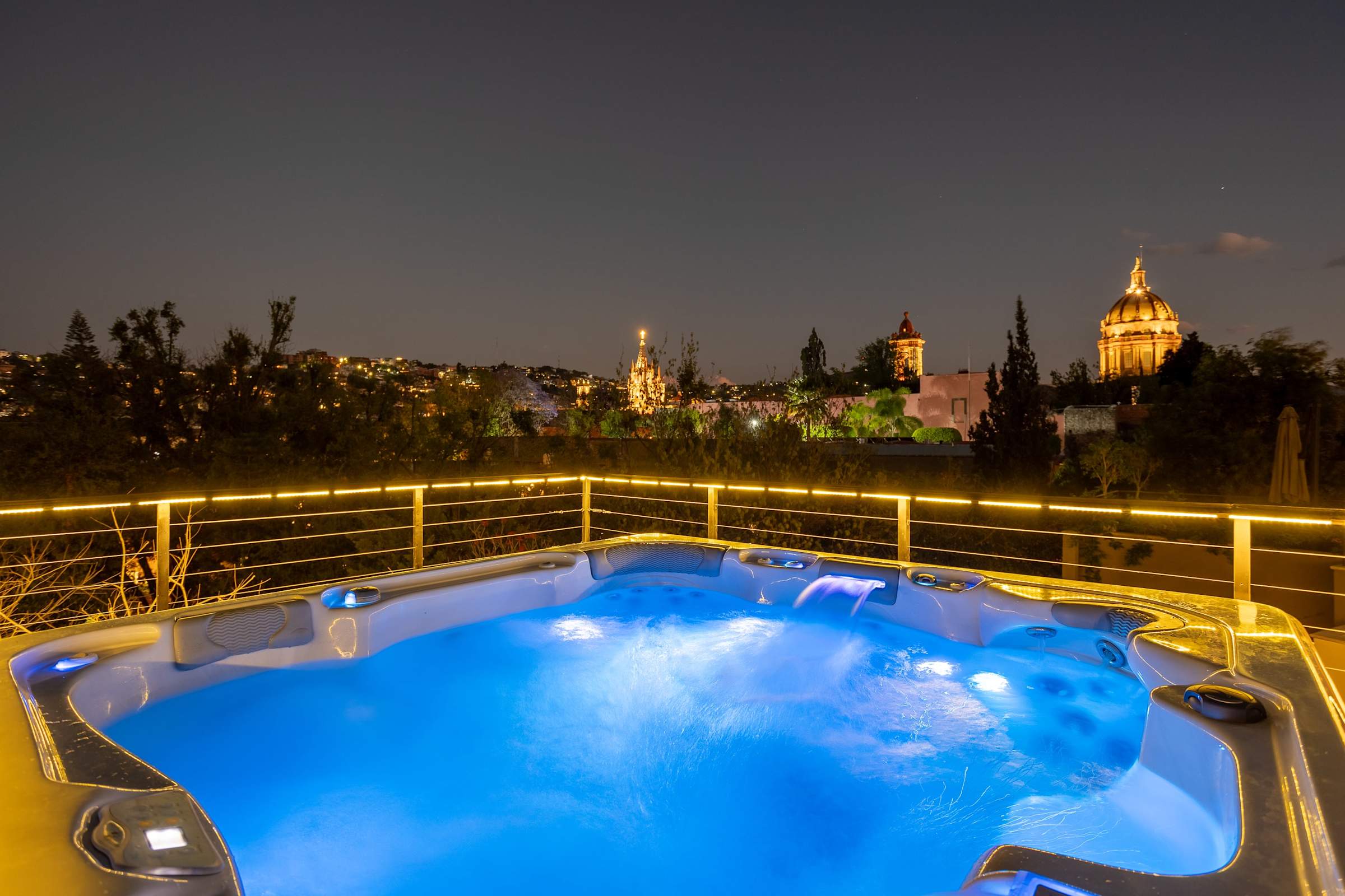 Casa Cielo 4 Story Luxury with Rooftop Hot Tub +AC · photo 46