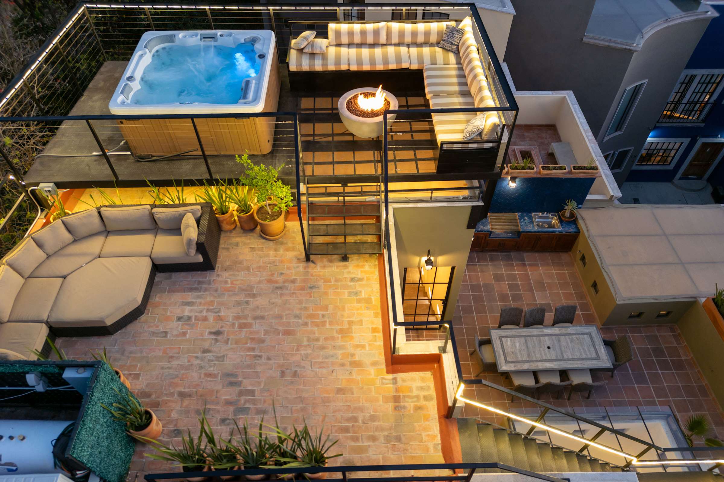 Casa Cielo 4 Story Luxury with Rooftop Hot Tub +AC · photo 51