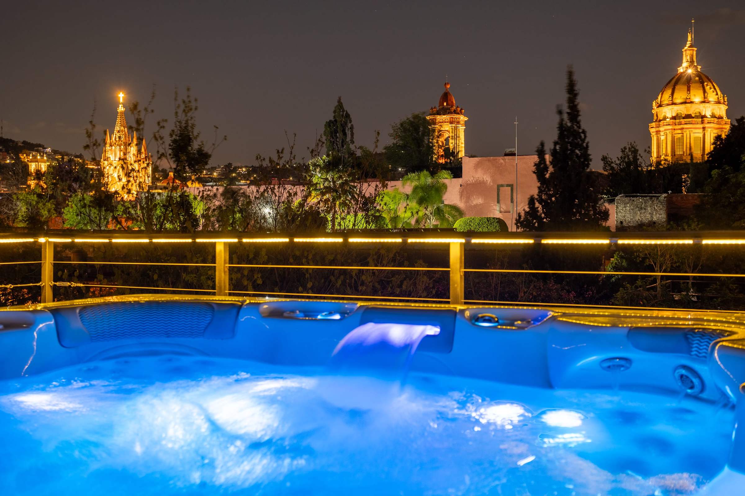 Casa Cielo 4 Story Luxury with Rooftop Hot Tub +AC · photo 47