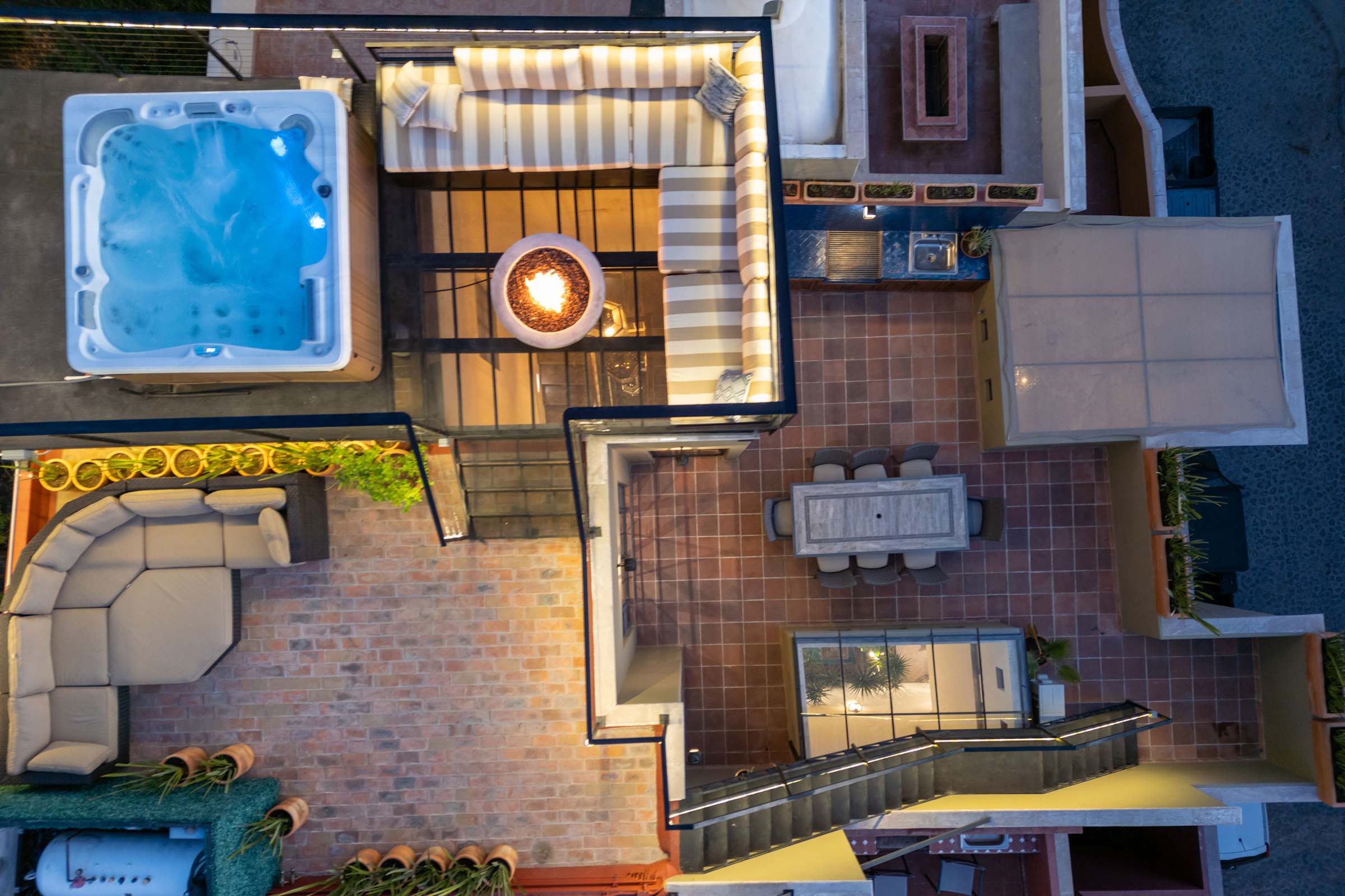 Casa Cielo 4 Story Luxury with Rooftop Hot Tub +AC · photo 52