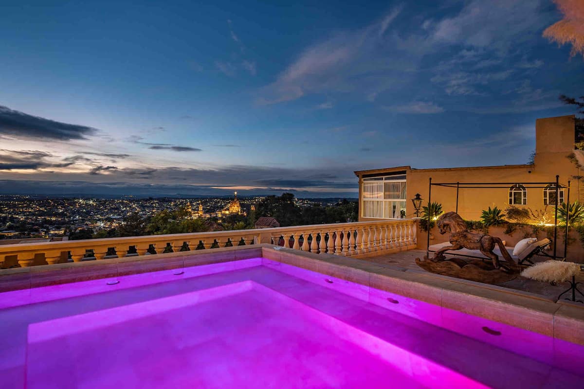 Casa Vista 6BR Villa, 16p Jacuzzi Pool & Breakfast 2