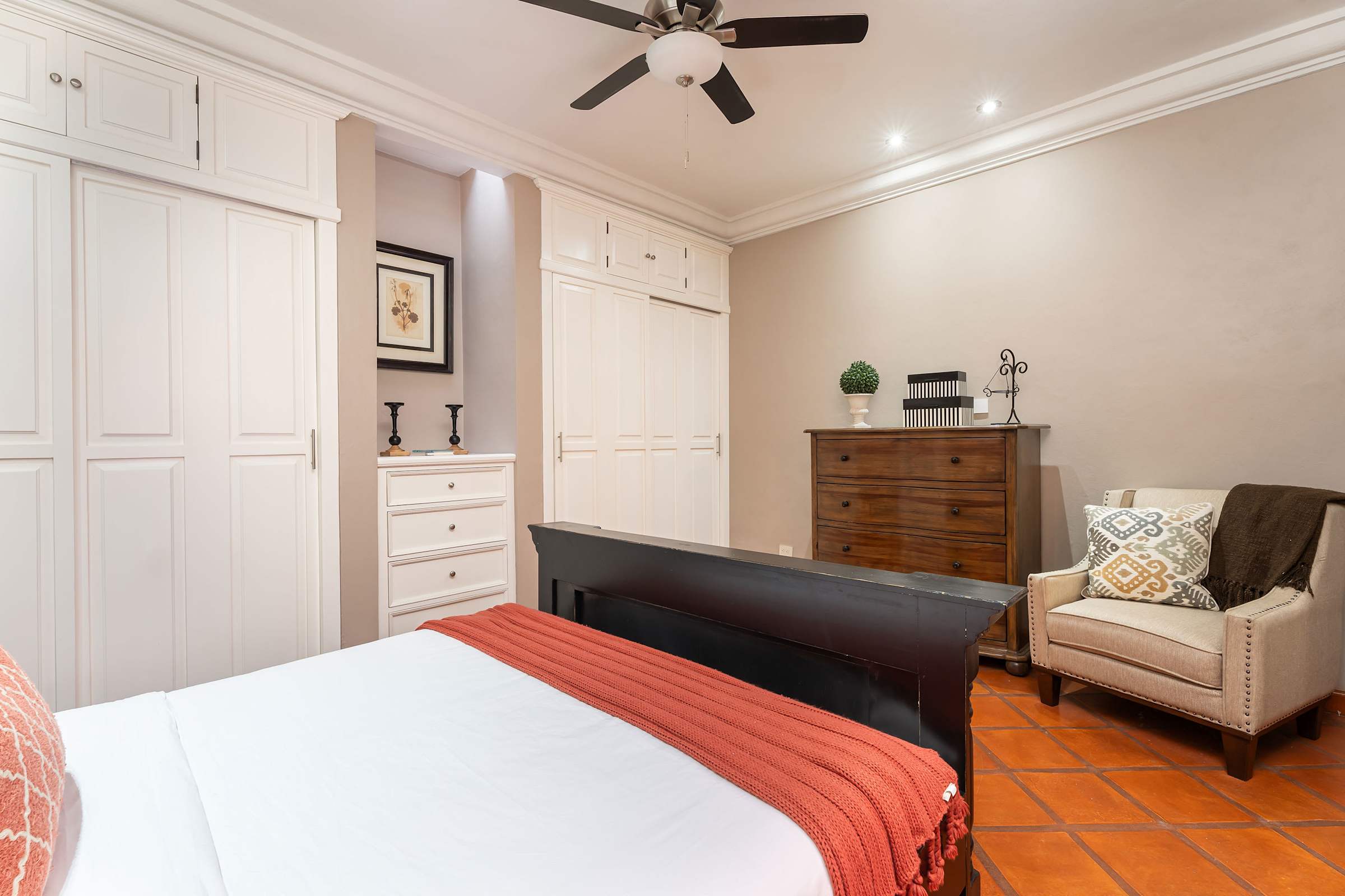 Casa Mimosa, 3BR Retreat with Rooftop & City Views 14