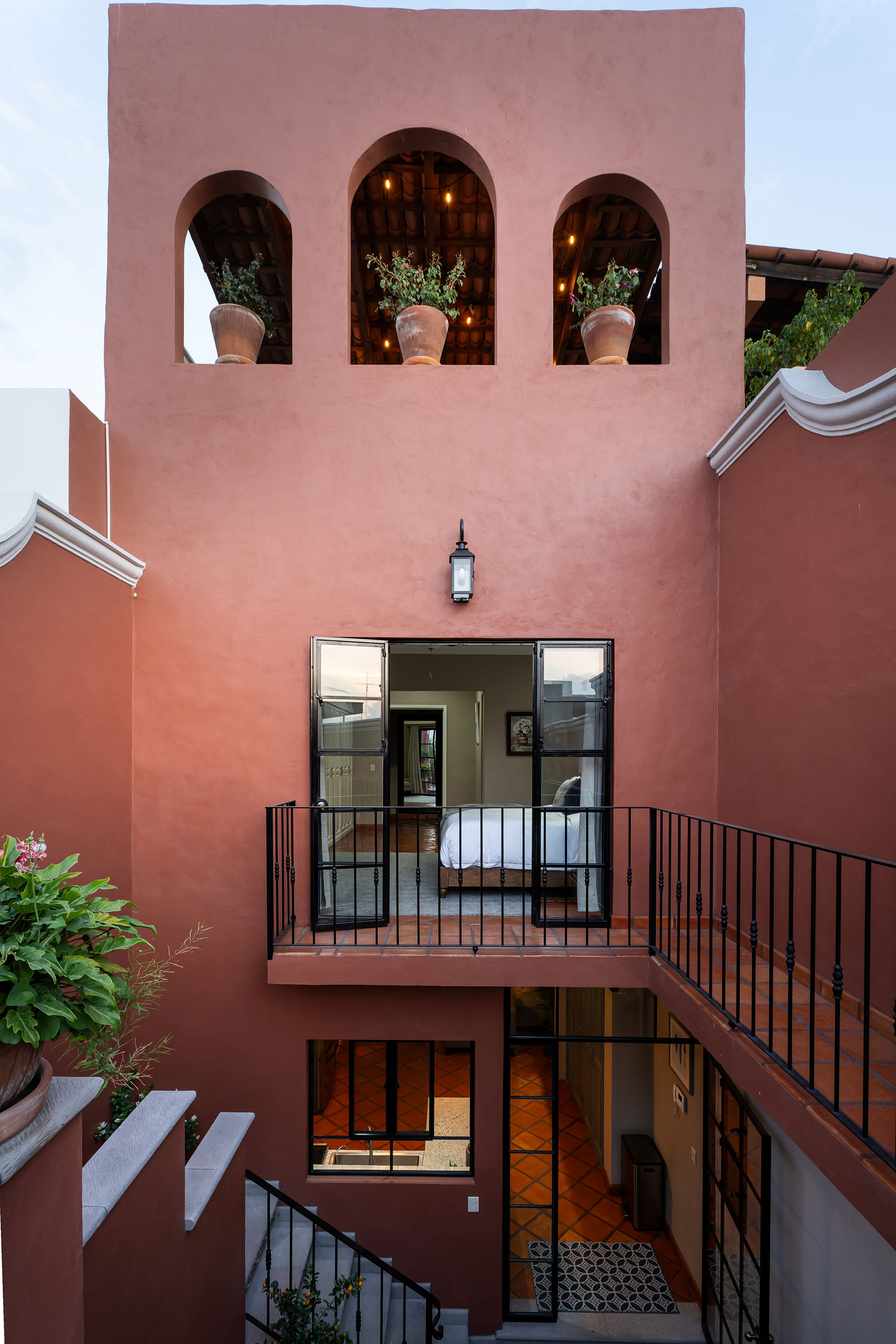 Casa Mimosa, 3BR Retreat with Rooftop & City Views 26