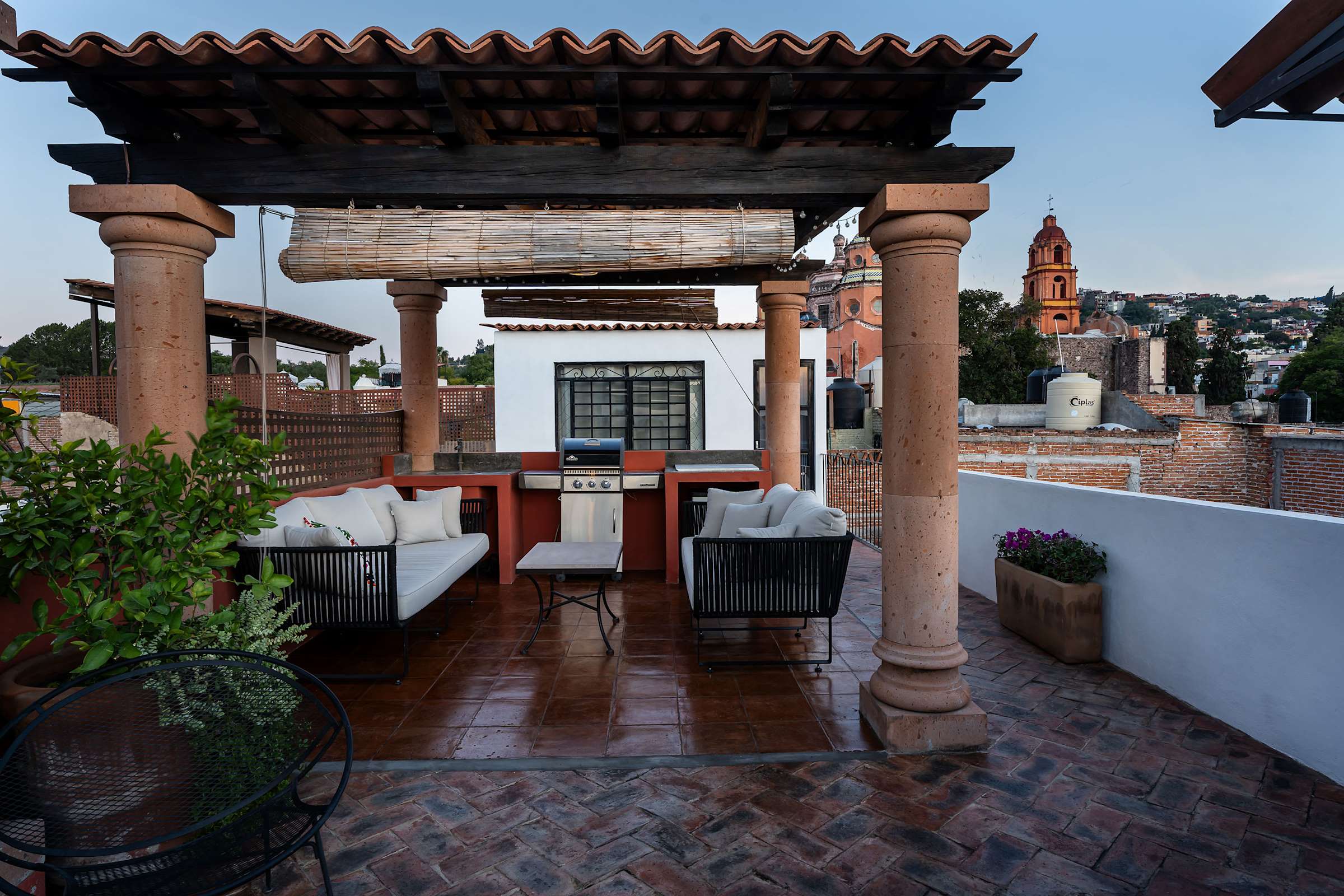 Casa Bellavista, 4BR in Centro Jardin Allende 31
