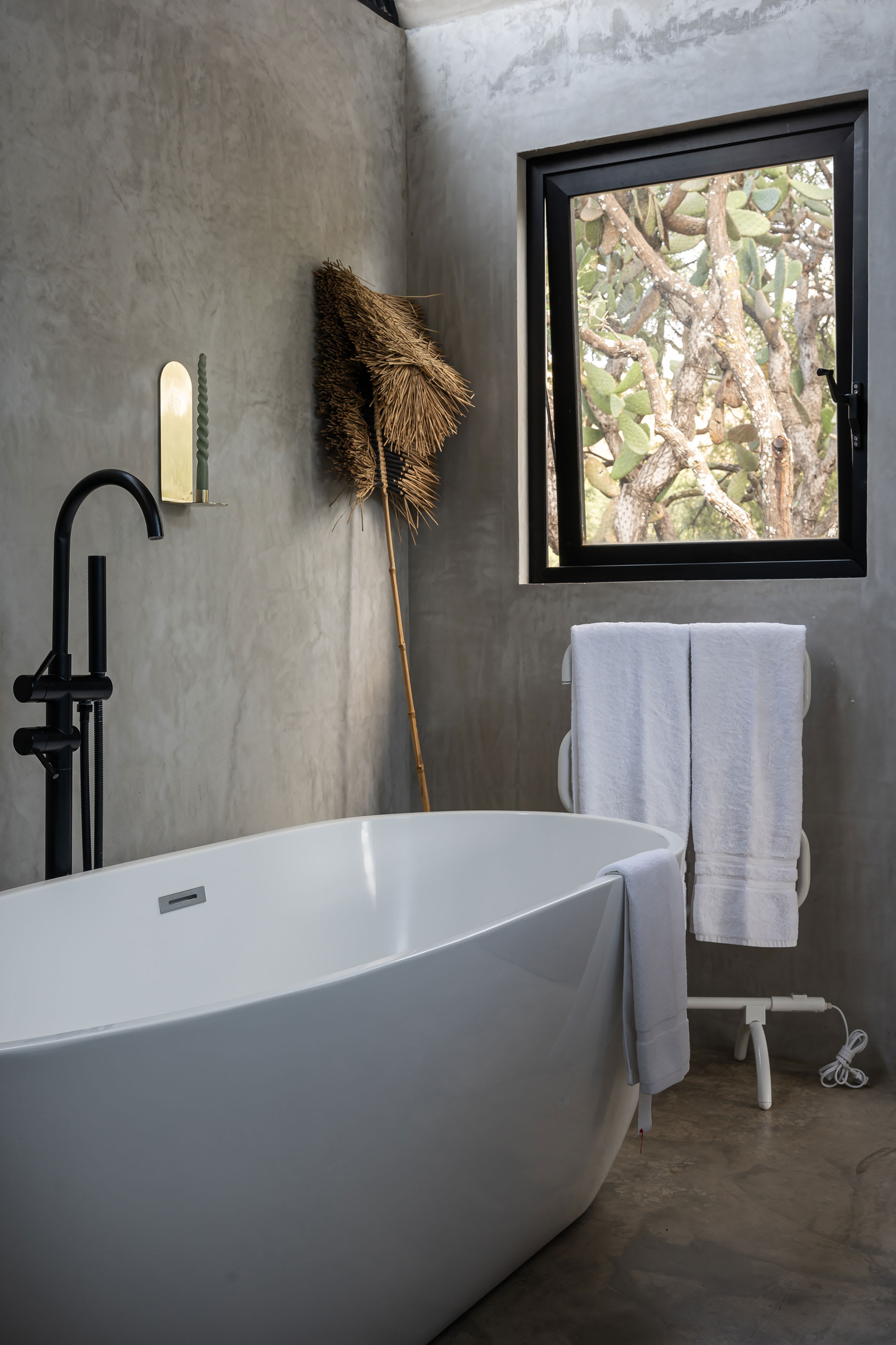 CASA DOM: Tranquil Retreat in the Mountain Desert 10
