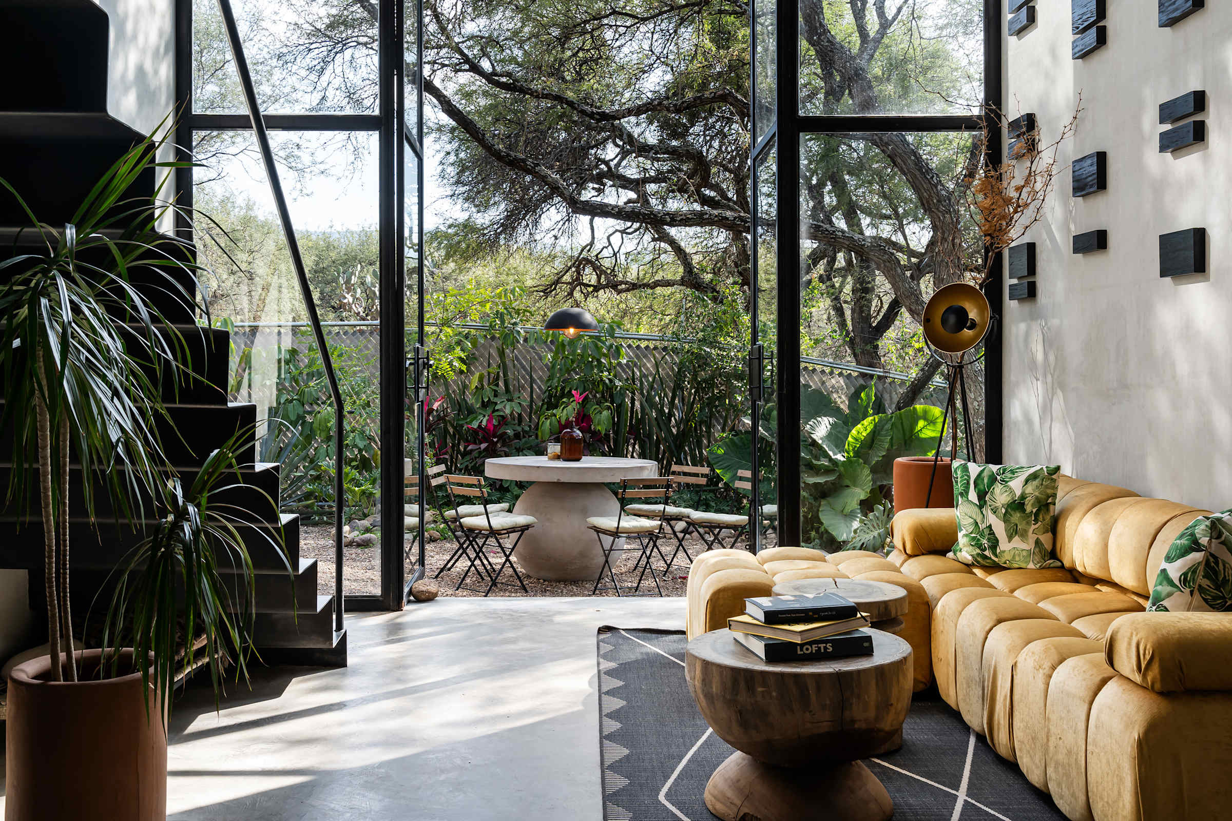 CASA DOM: Tranquil Retreat in the Mountain Desert 14
