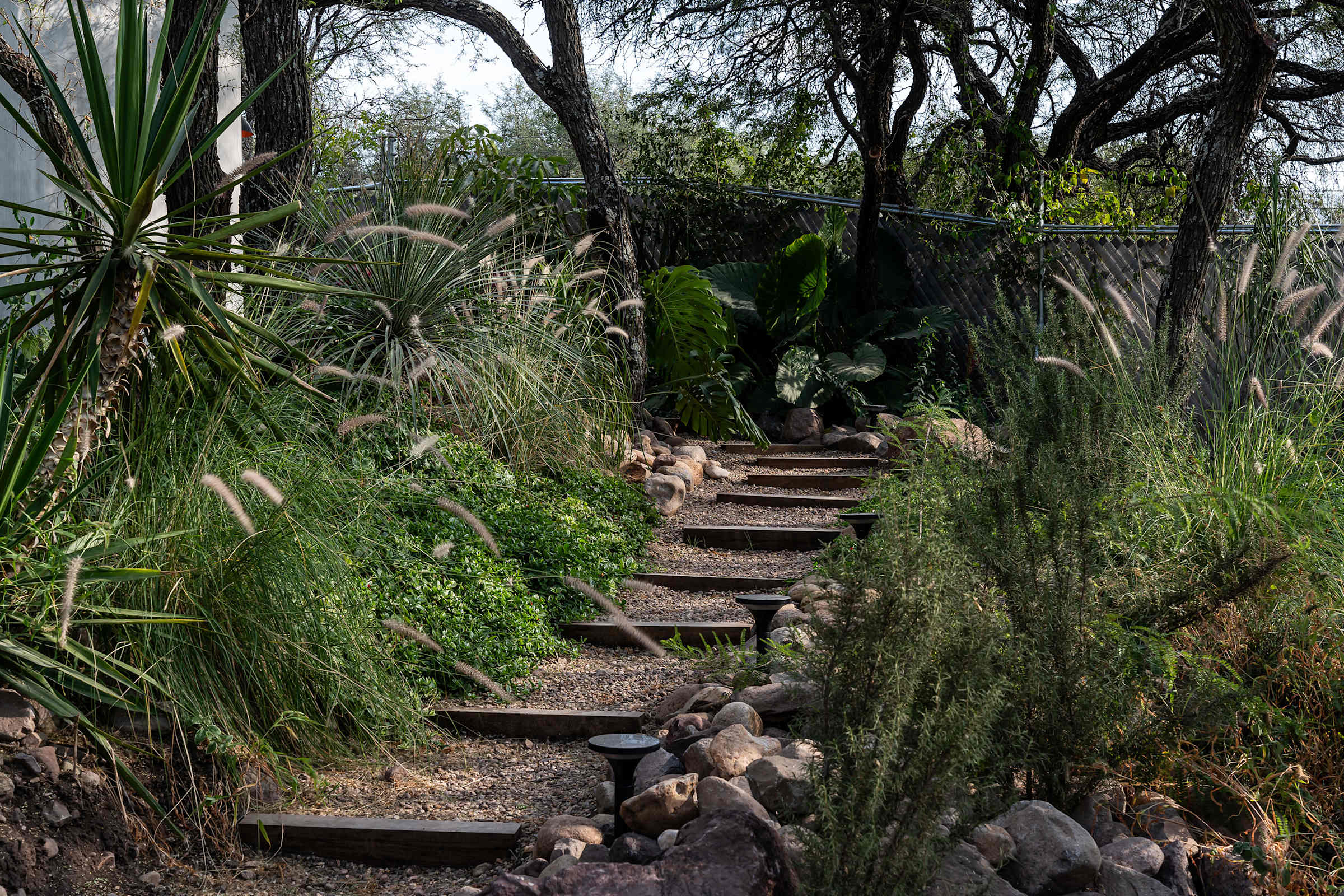 CASA DOM: Tranquil Retreat in the Mountain Desert 34