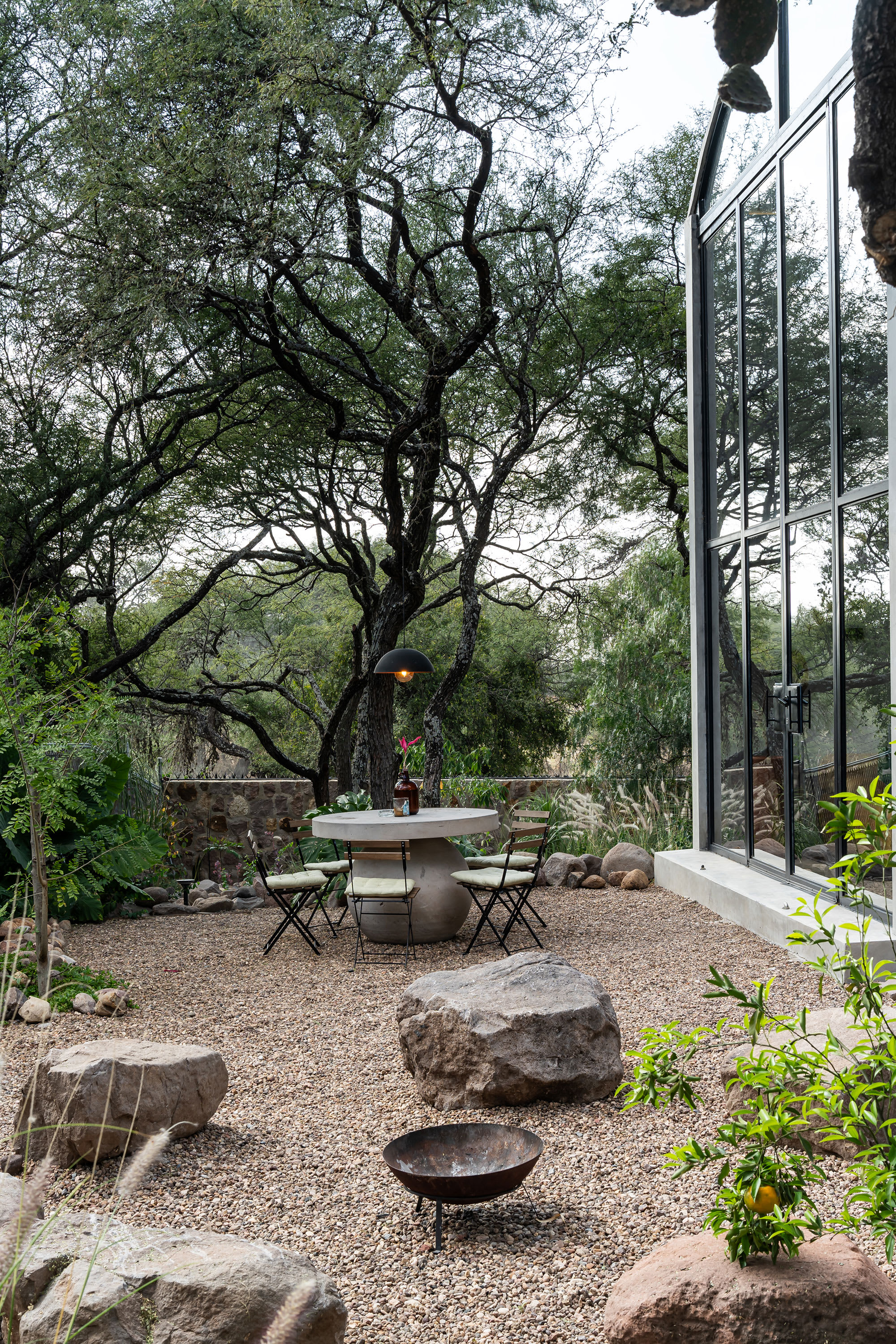 CASA DOM: Tranquil Retreat in the Mountain Desert 32