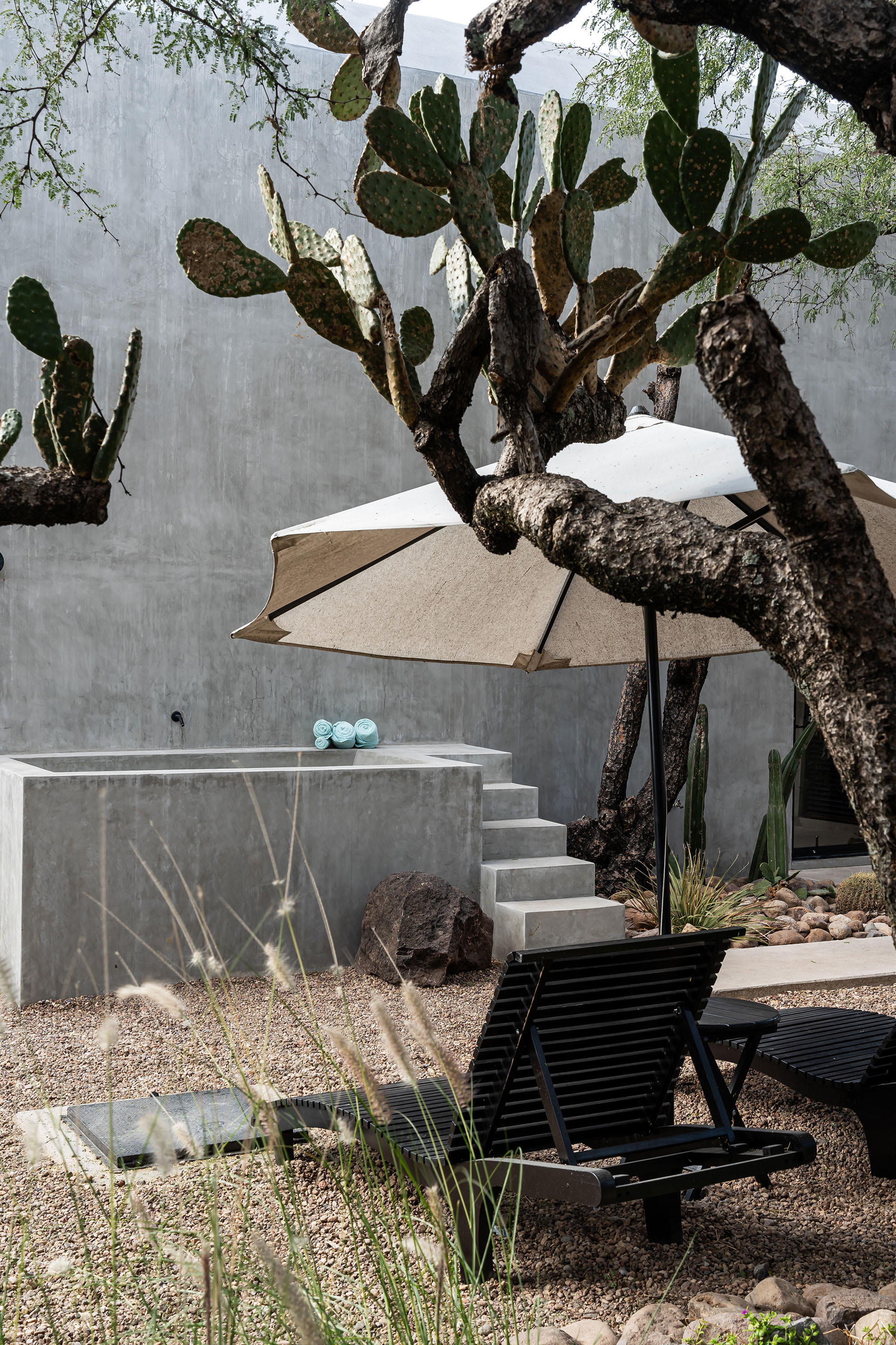 CASA DOM: Tranquil Retreat in the Mountain Desert 31
