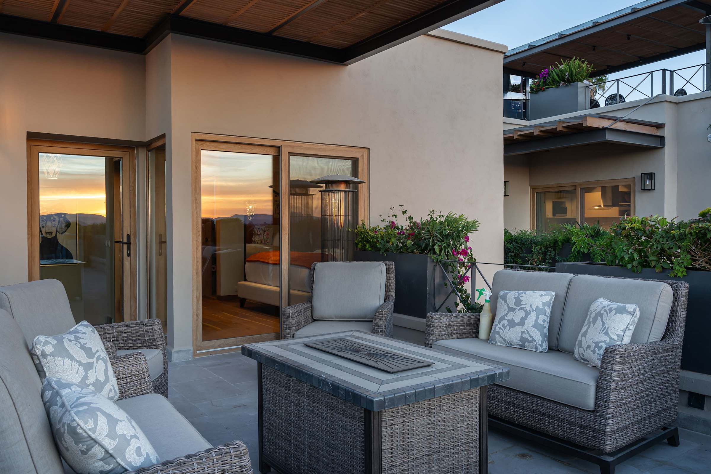 Le Cottage 2BR Penthouse with Parroquia Views 25