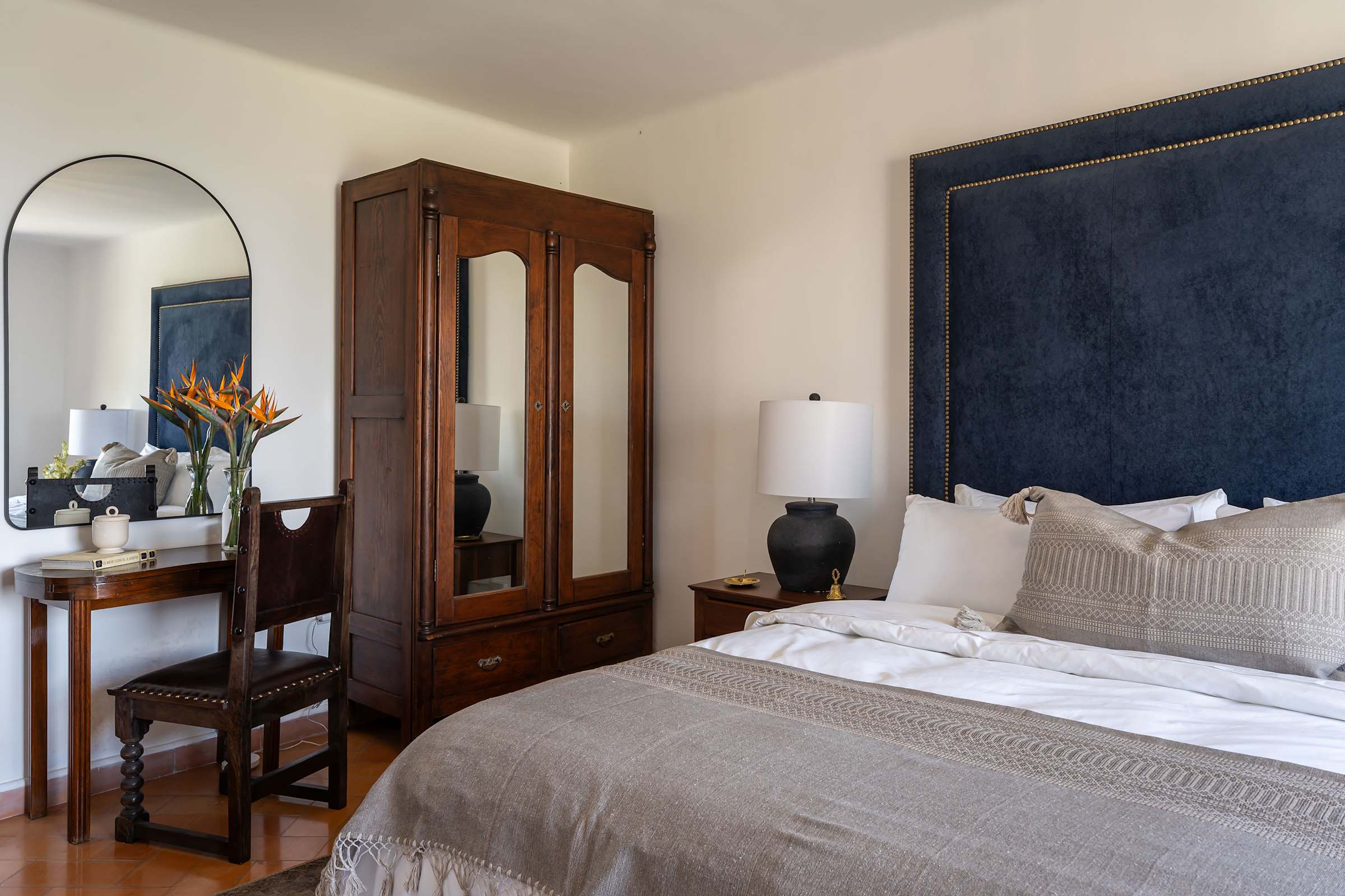 Casa Pedro Vargas: 6BR Estate w/ Hot Tub & Modern Comforts 24