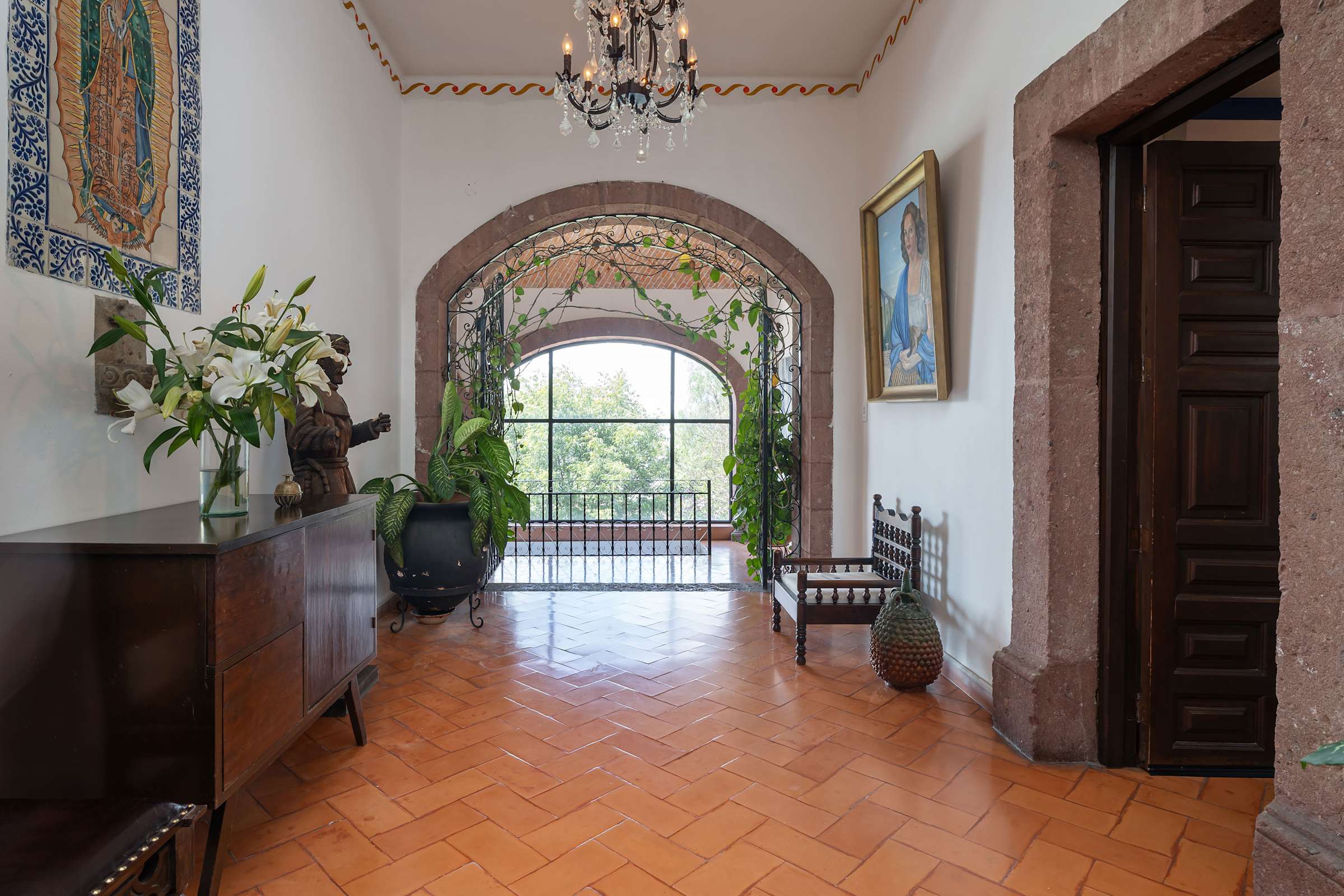 Casa Pedro Vargas: 6BR Estate w/ Hot Tub & Modern Comforts 45