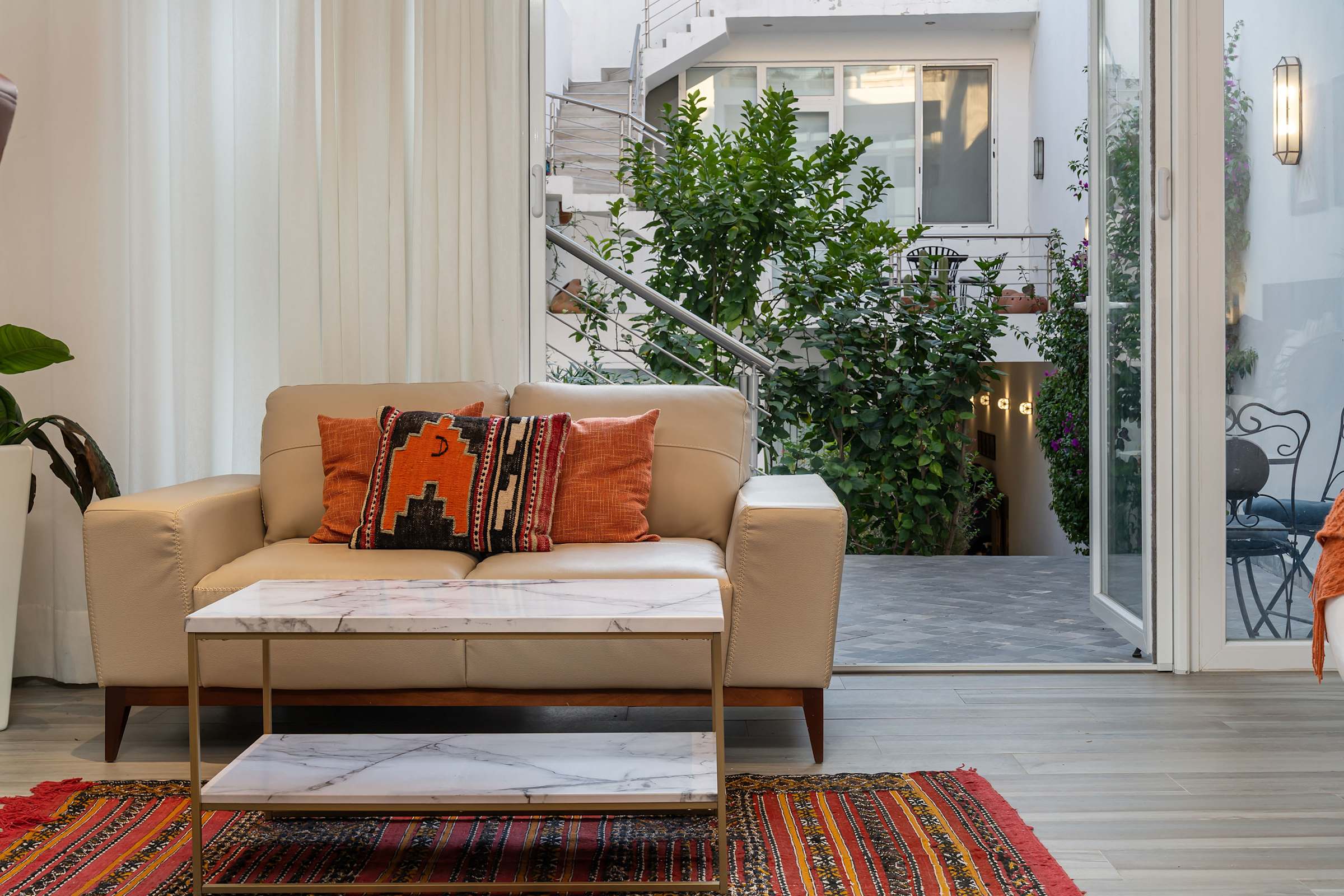 Casa Blanca, 2BR Modern Home with Rooftop Views 23