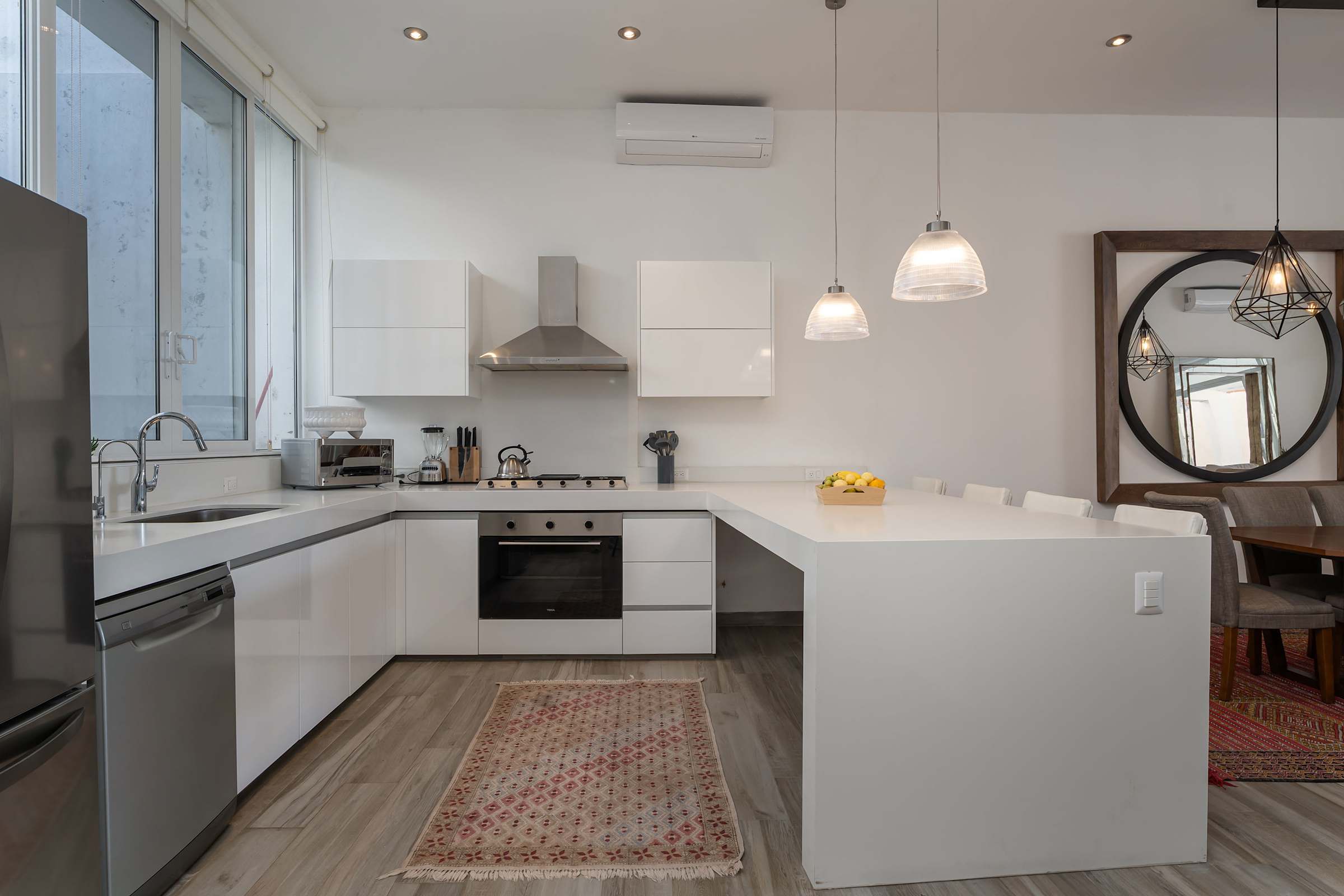 Casa Blanca, 2BR Modern Home with Rooftop Views 20