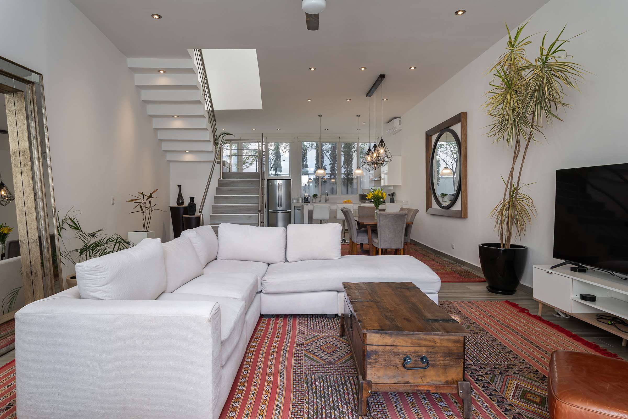 Casa Blanca, 2BR Modern Home with Rooftop Views 30