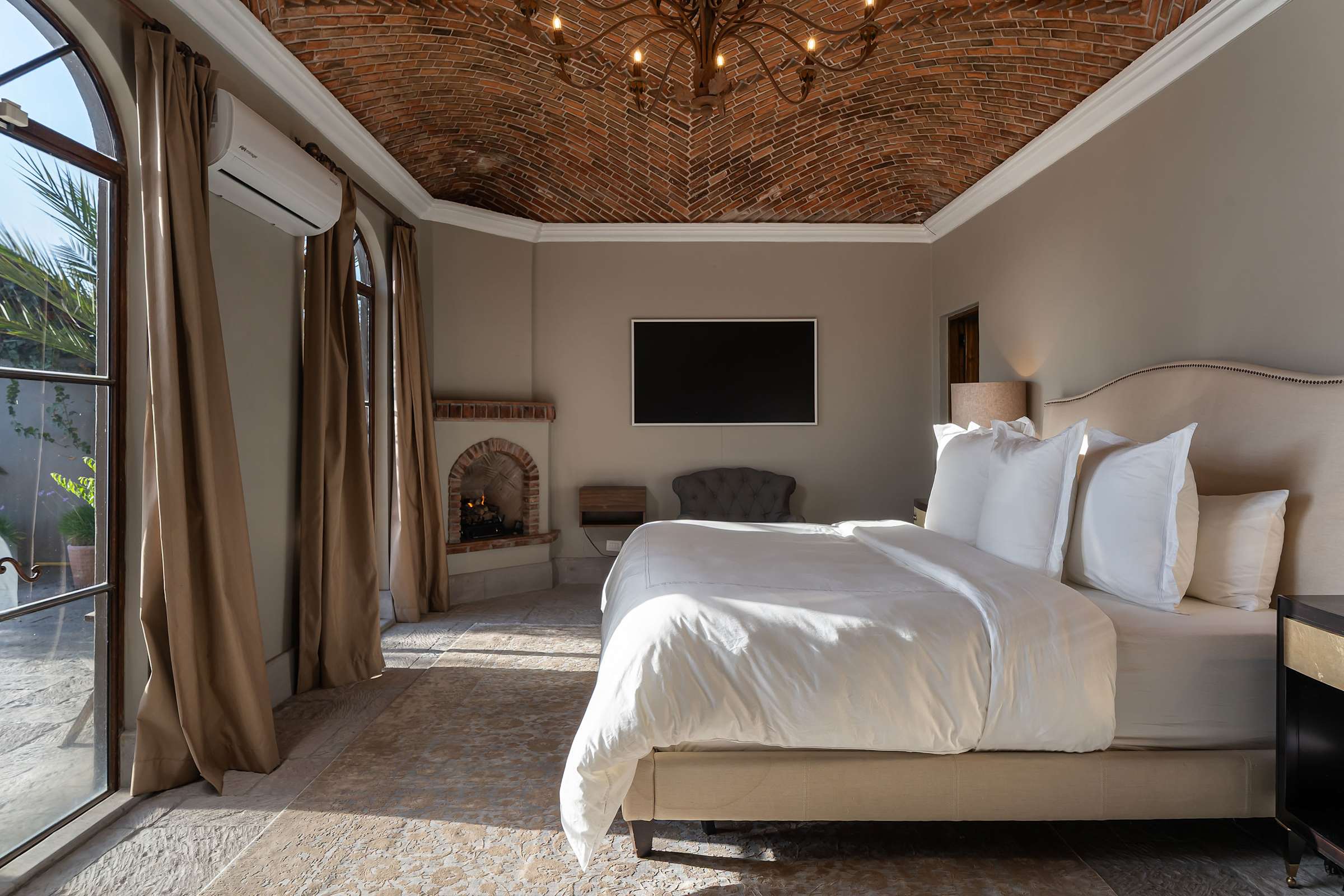 Casa Faroles, Designer 7BR Villa with Pool Jacuzzi & Full Staff 17