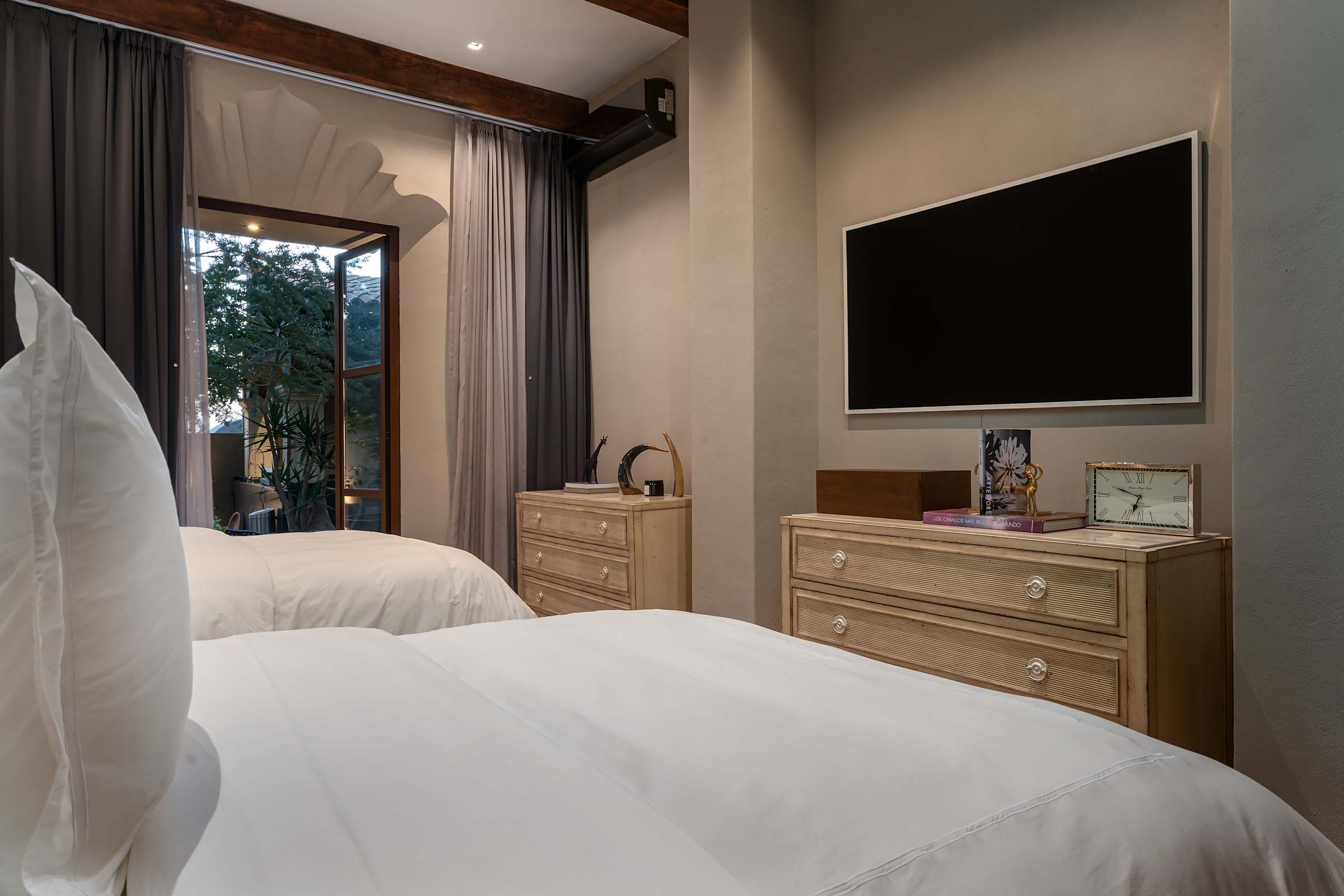 Casa Faroles, Designer 7BR Villa with Pool Jacuzzi & Full Staff · photo 42