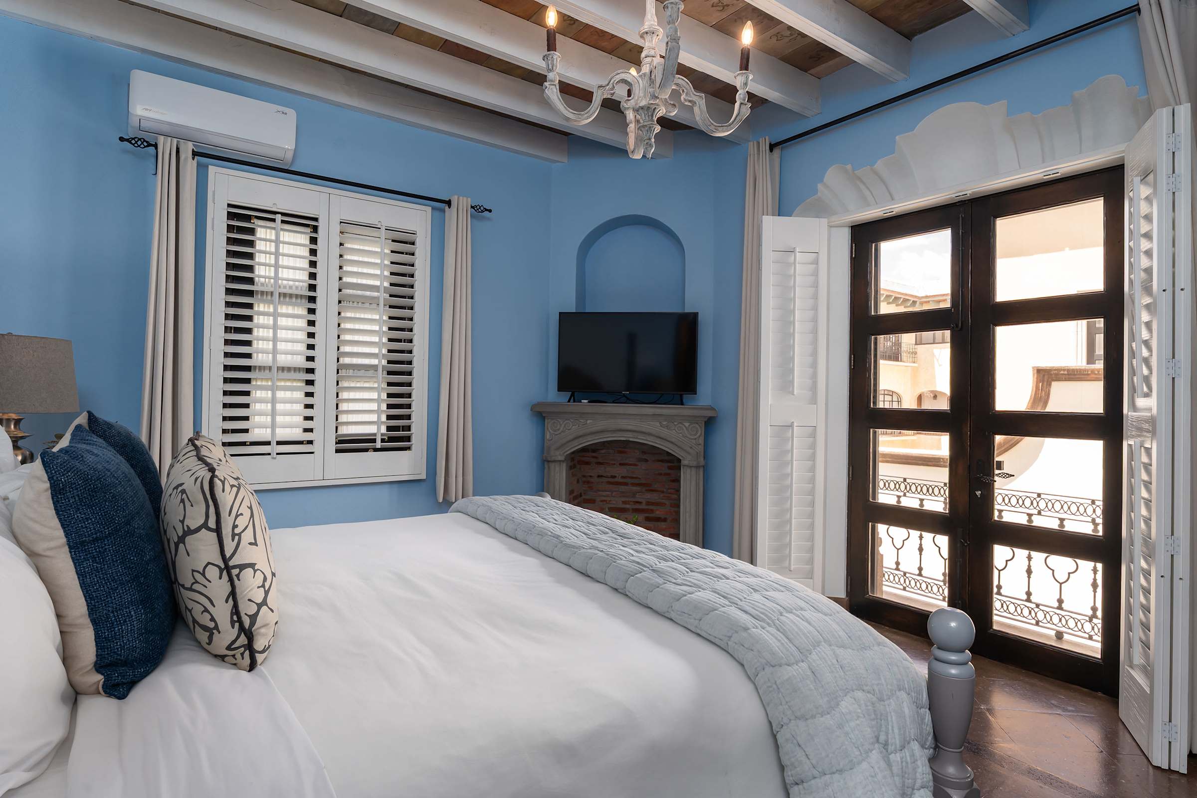Casa Elegante, 3BR Modern Retreat in Centro 22