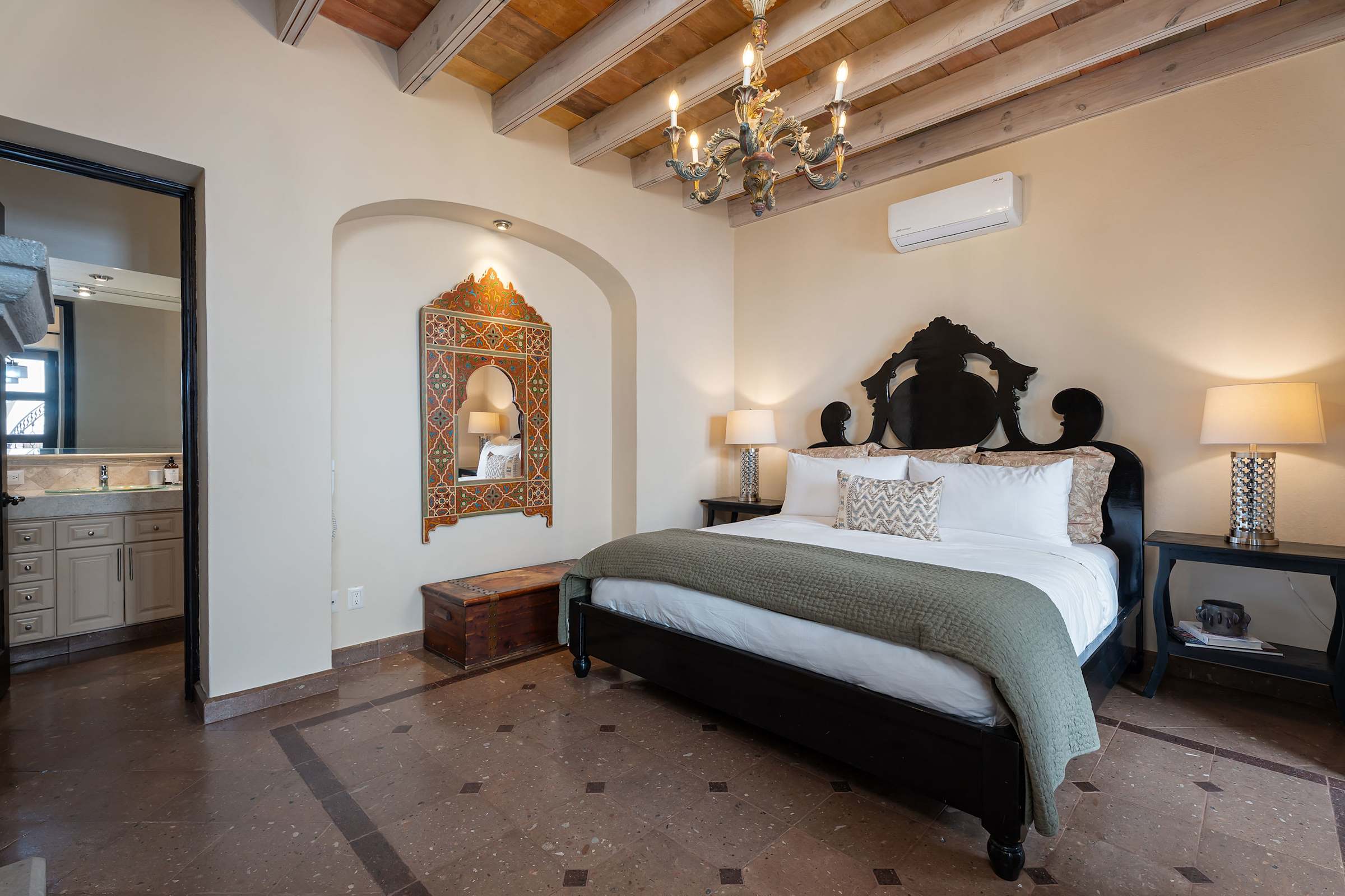 Casa Elegante, 3BR Modern Retreat in Centro 5
