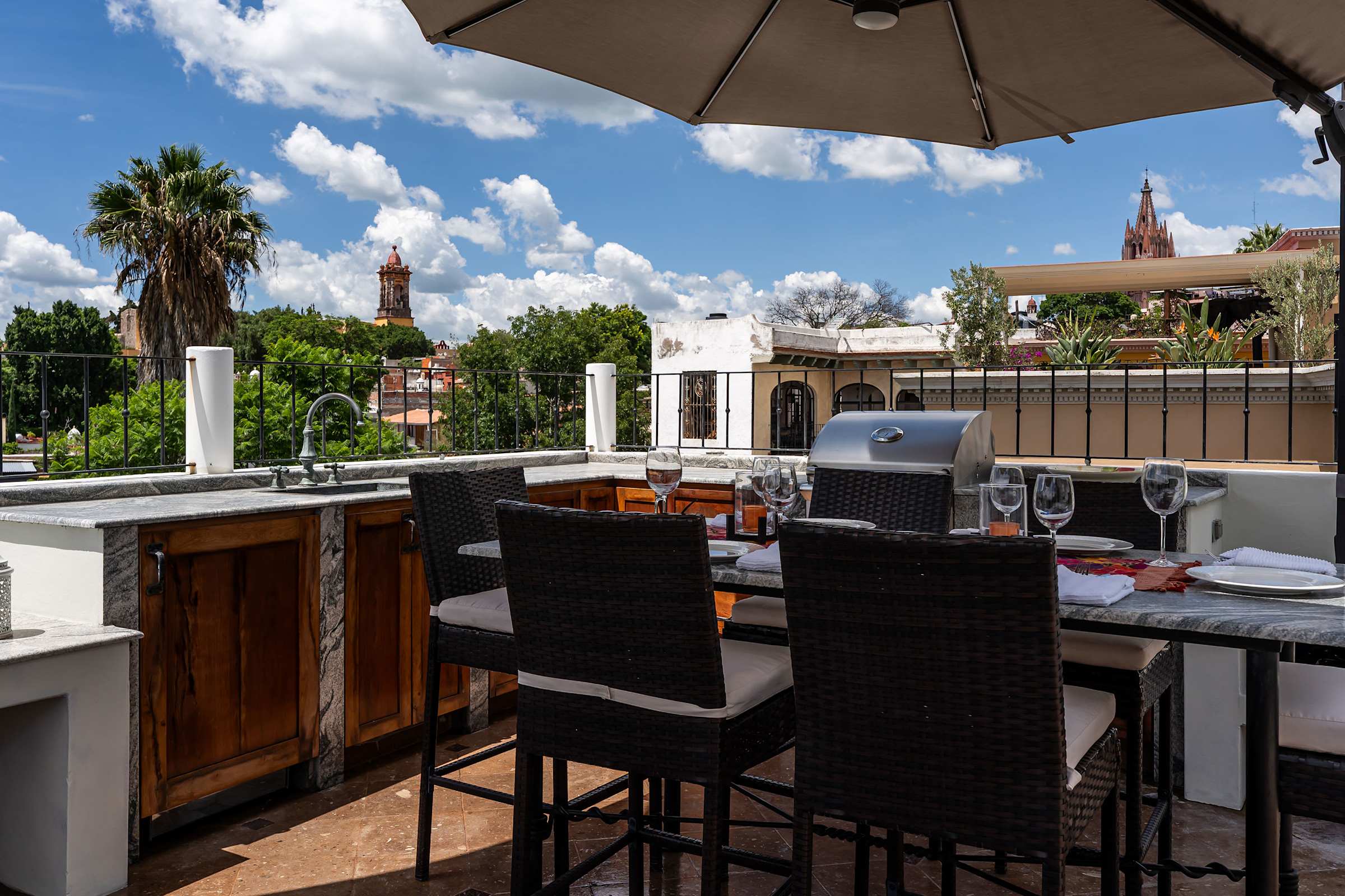 Casa Elegante, 3BR Modern Retreat in Centro 40