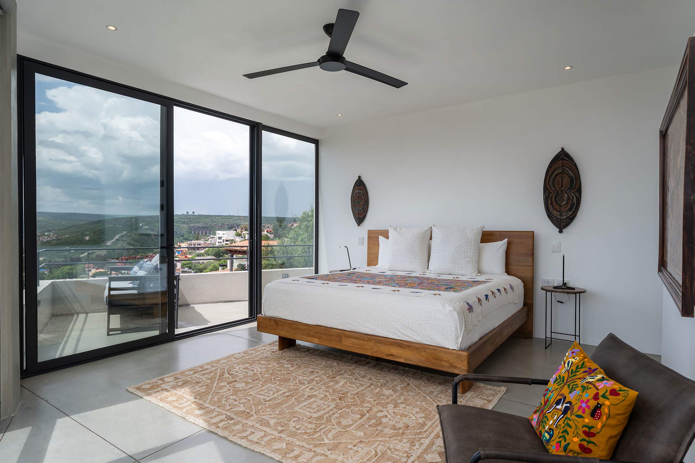 Casa Altamira: Stylish 1BR w/ City Views in Centro 1