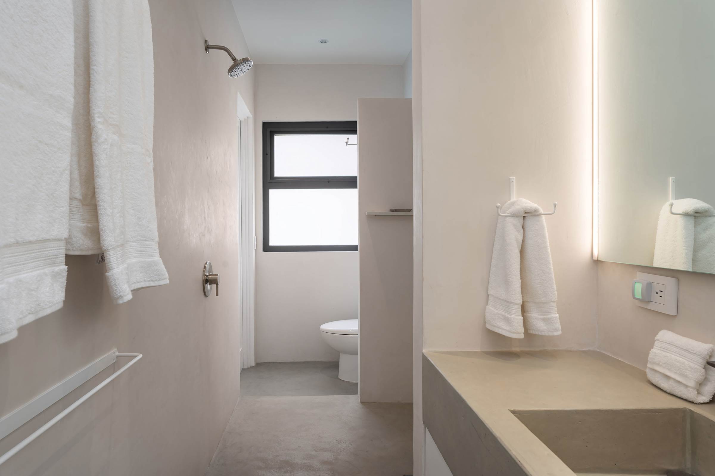 Casa Altamira: Stylish 1BR w/ City Views in Centro 15