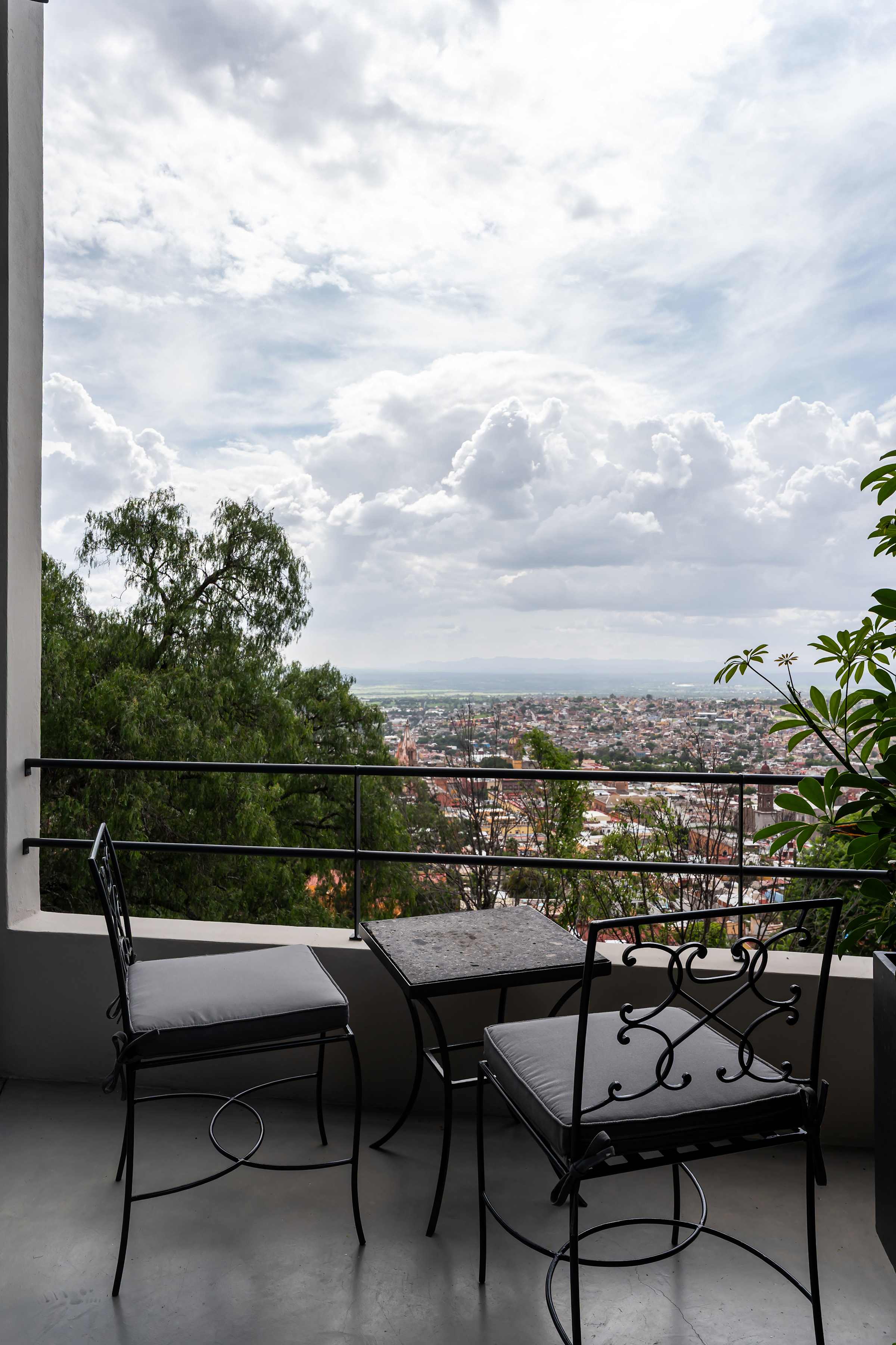 Casa Altamira: Stylish 1BR w/ City Views in Centro 35