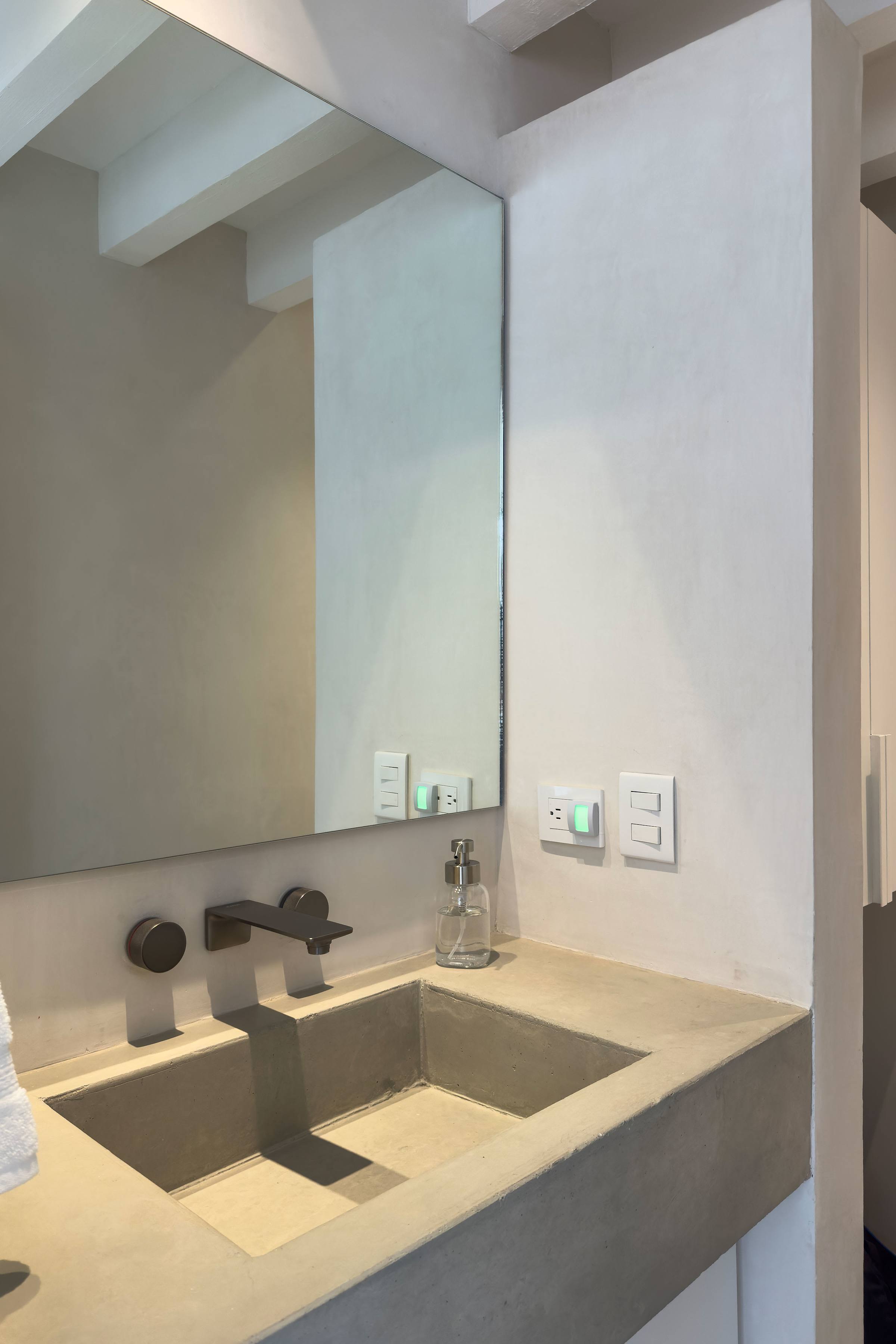 Casa Altamira: Stylish 1BR w/ City Views in Centro 36
