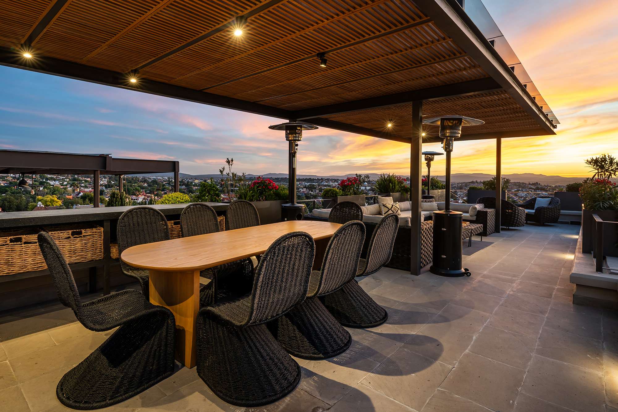 Le Cottage Penthouse, Large Terrace & City Views 23