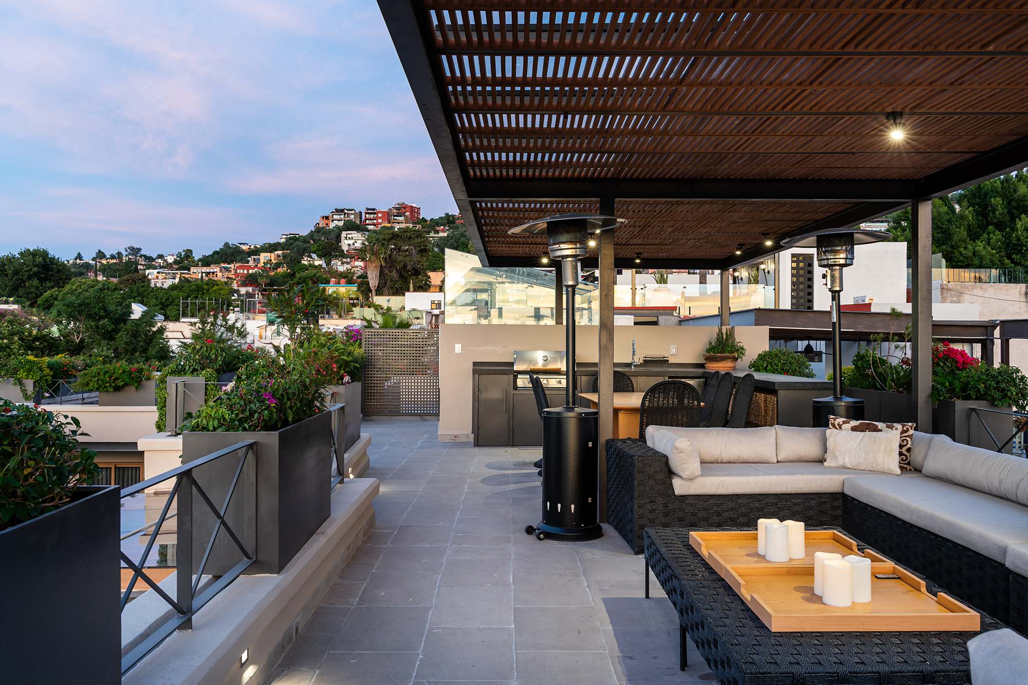 Le Cottage Penthouse, Large Terrace & City Views 20