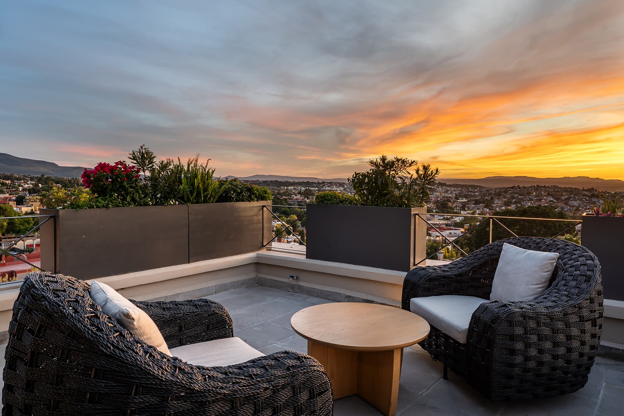 Le Cottage Penthouse, Large Terrace & City Views 22