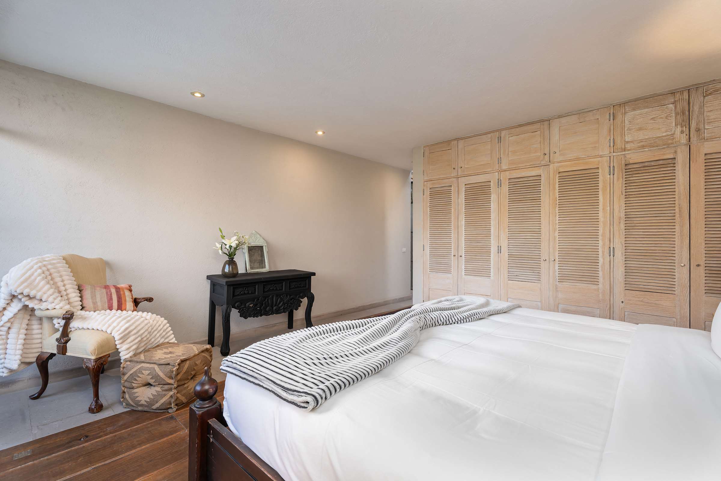 The Glasshouse — Contemporary 5BR w/Pool & Rooftop 22