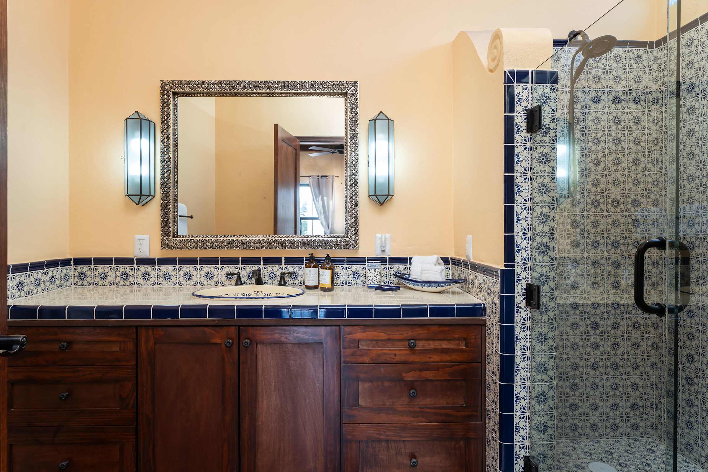 3BR Guadalupe Home with Rooftop & Elevator, Flat Walk to Centro 12