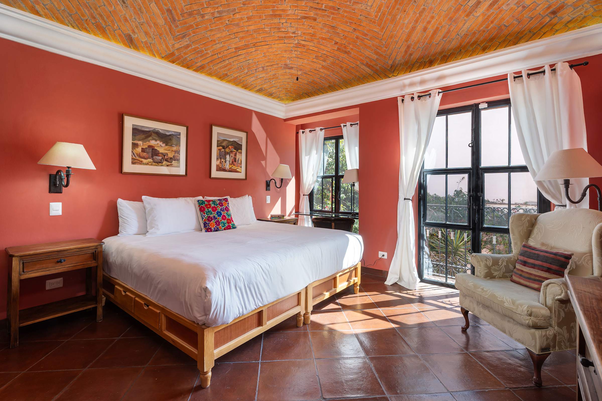 3BR Guadalupe Home with Rooftop & Elevator, Flat Walk to Centro 13