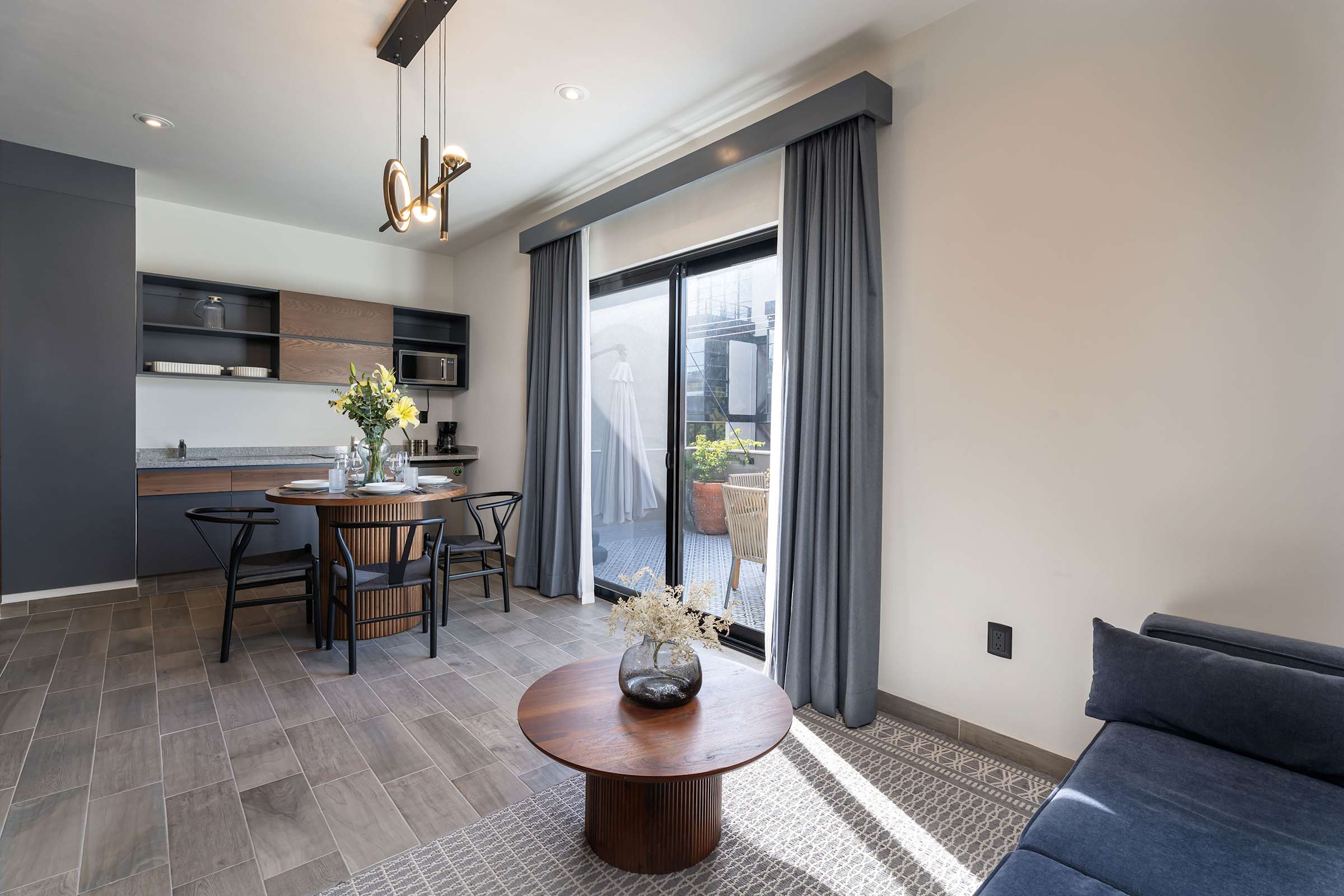 Penthouse Allende, Modern Stay w/ Private Terrace 14